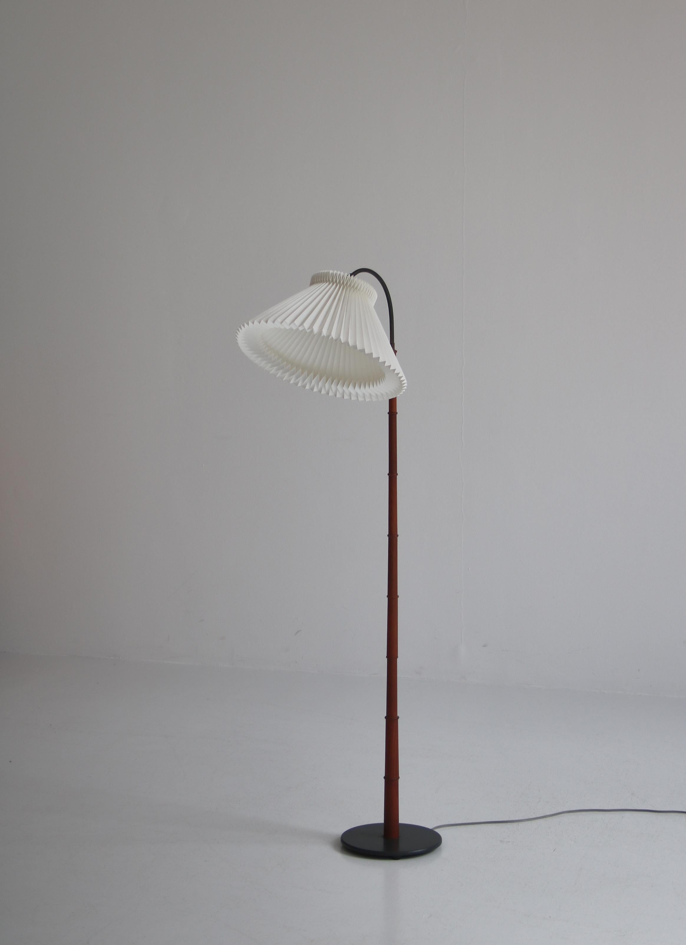 Danish Modern Floor Lamp in Teak with Hand Folded Le Klint Shade, 1950s For Sale 6