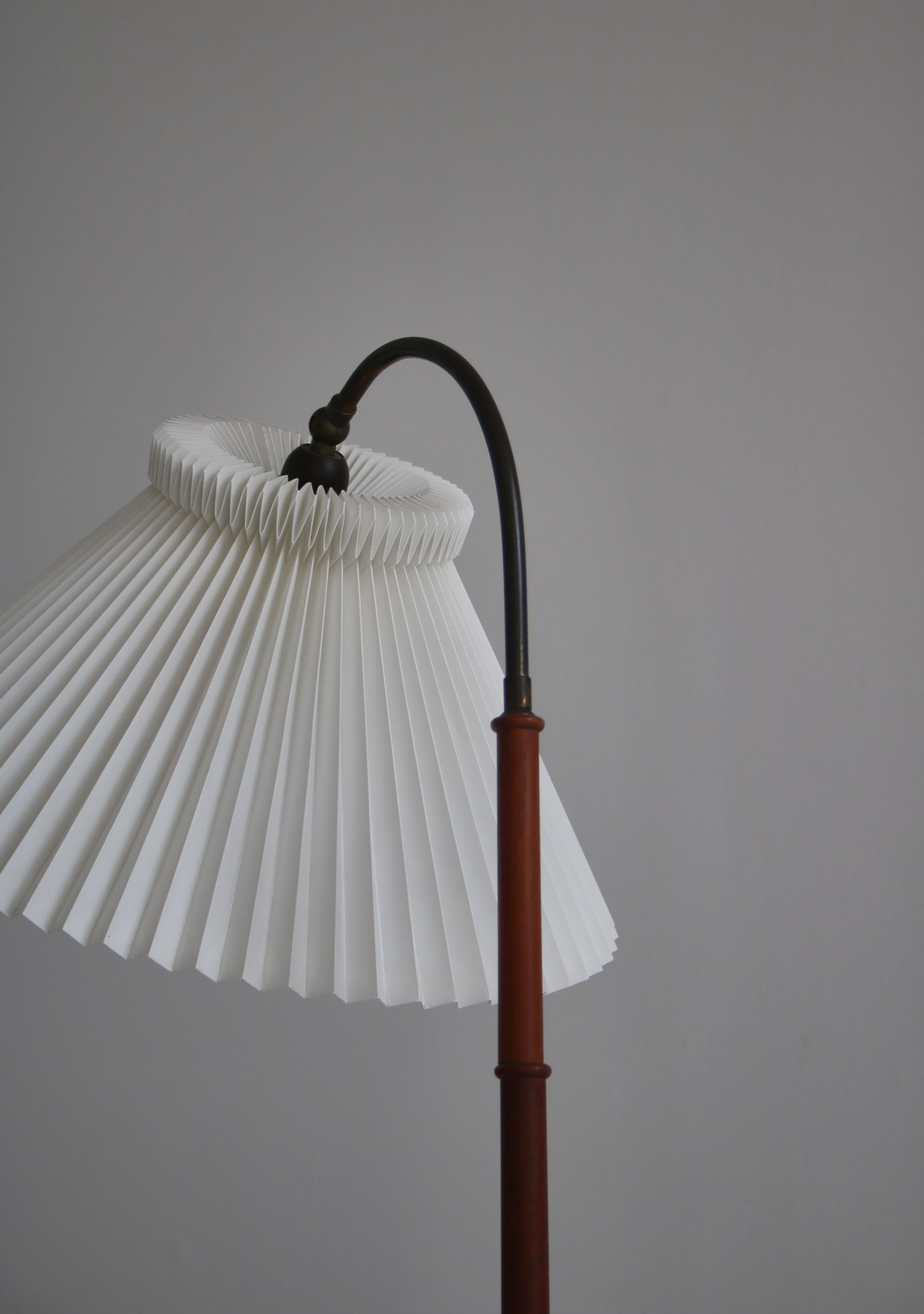 Danish Modern Floor Lamp in Teak with Hand Folded Le Klint Shade, 1950s For Sale 7