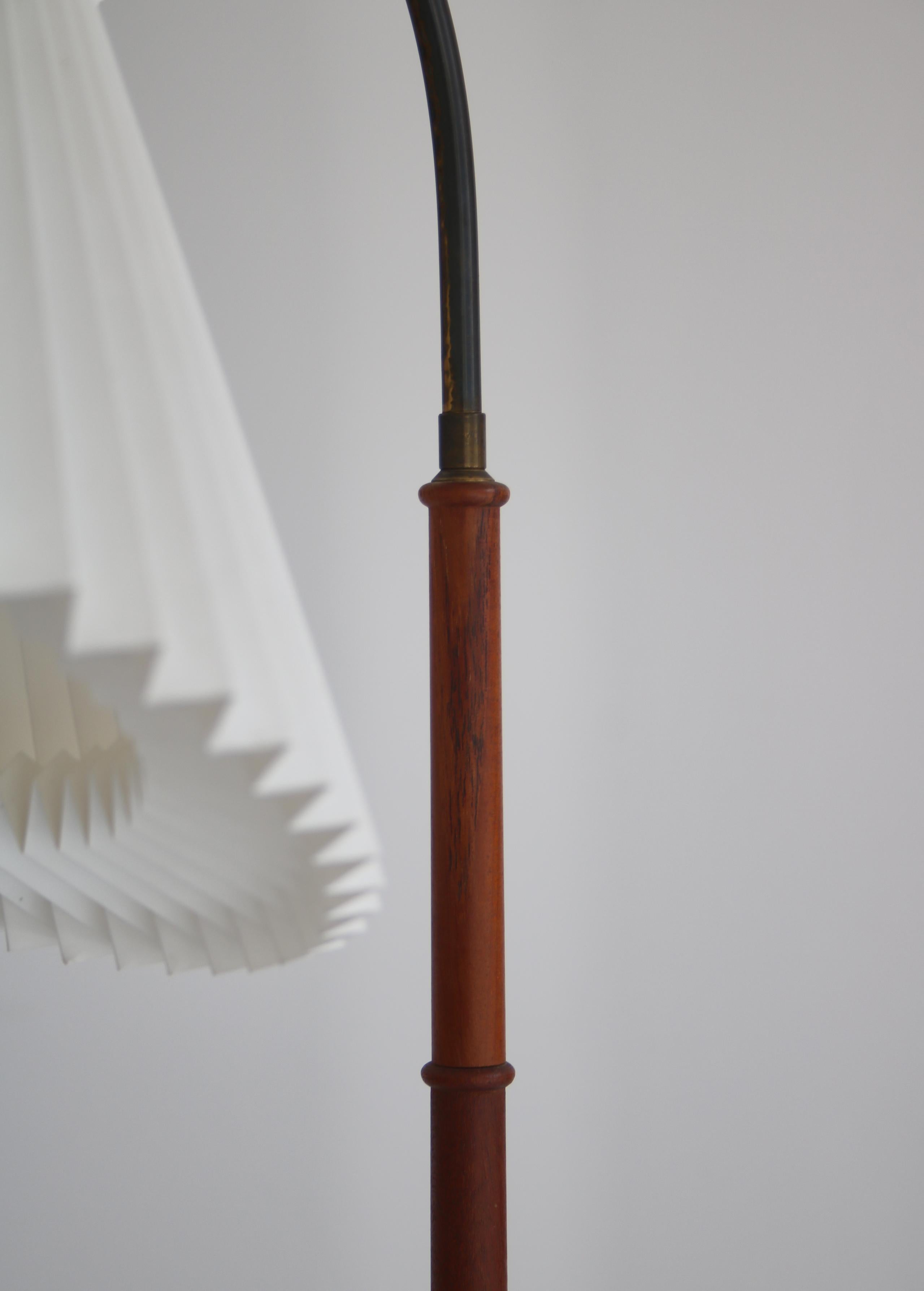 Danish Modern Floor Lamp in Teak with Hand Folded Le Klint Shade, 1950s For Sale 2