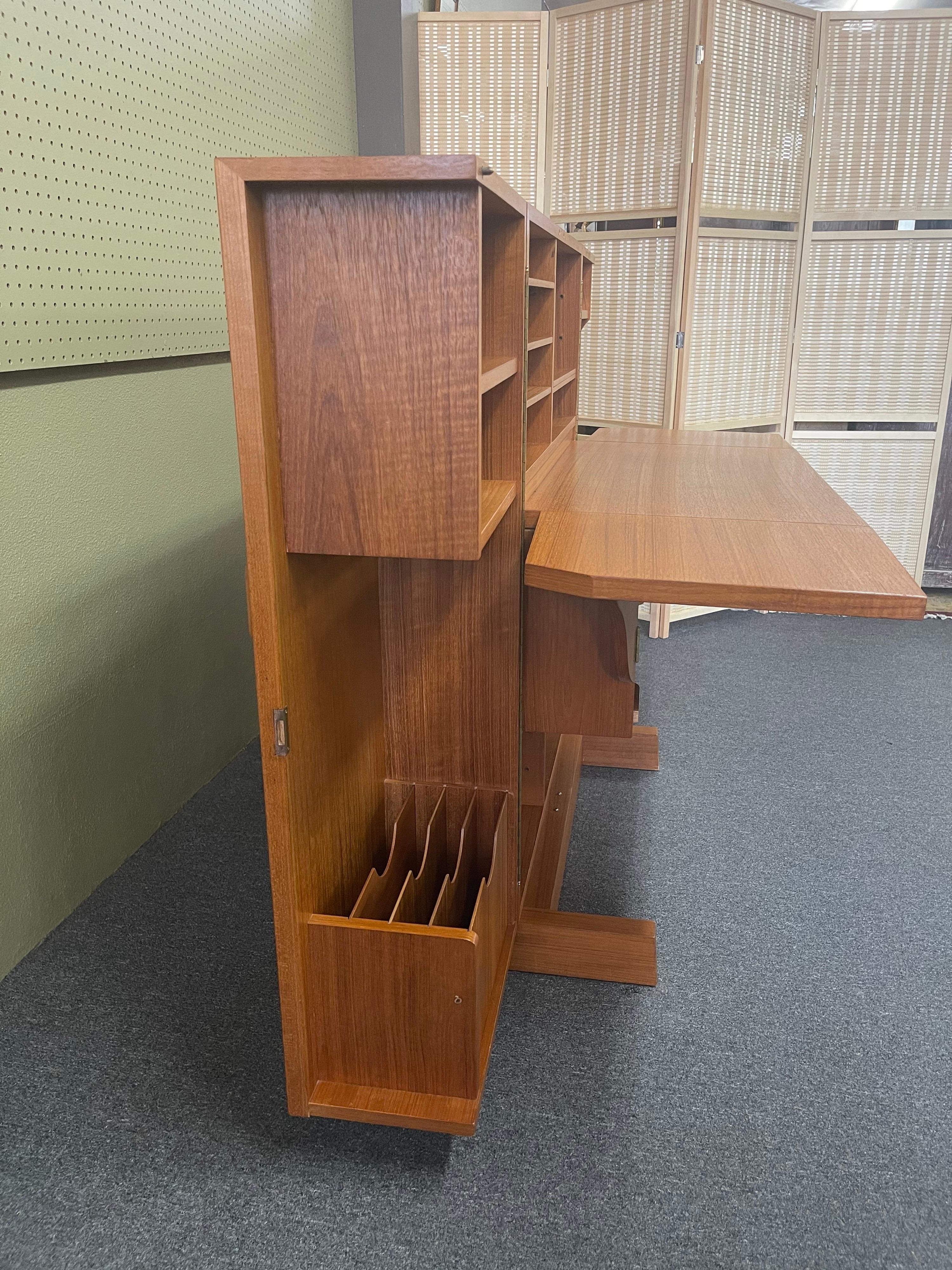 Danish Modern Foldable Teak Desk / Cabinet in the Style of Mummenthaler & Meier 3