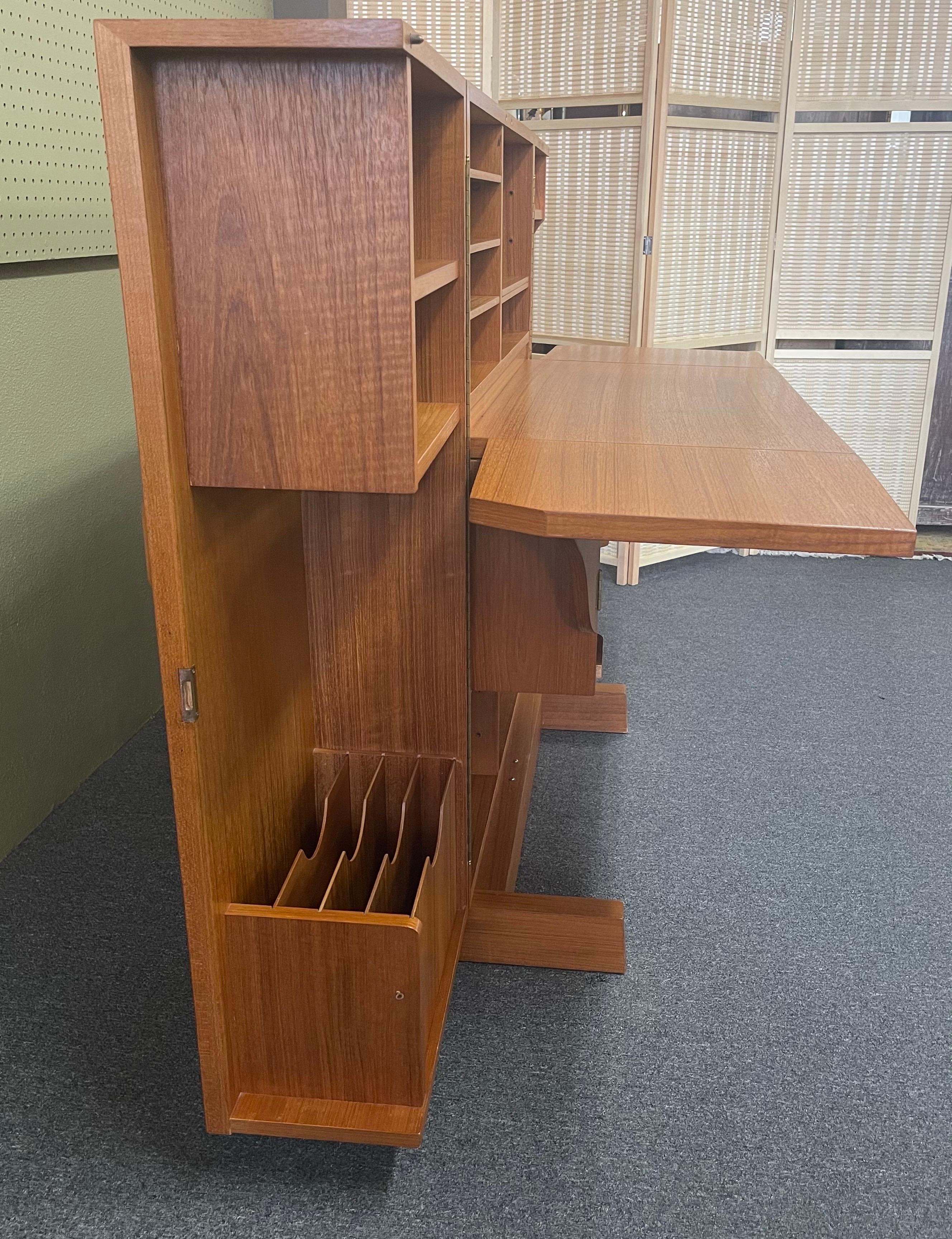 Danish Modern Foldable Teak Desk / Cabinet in the Style of Mummenthaler & Meier 4