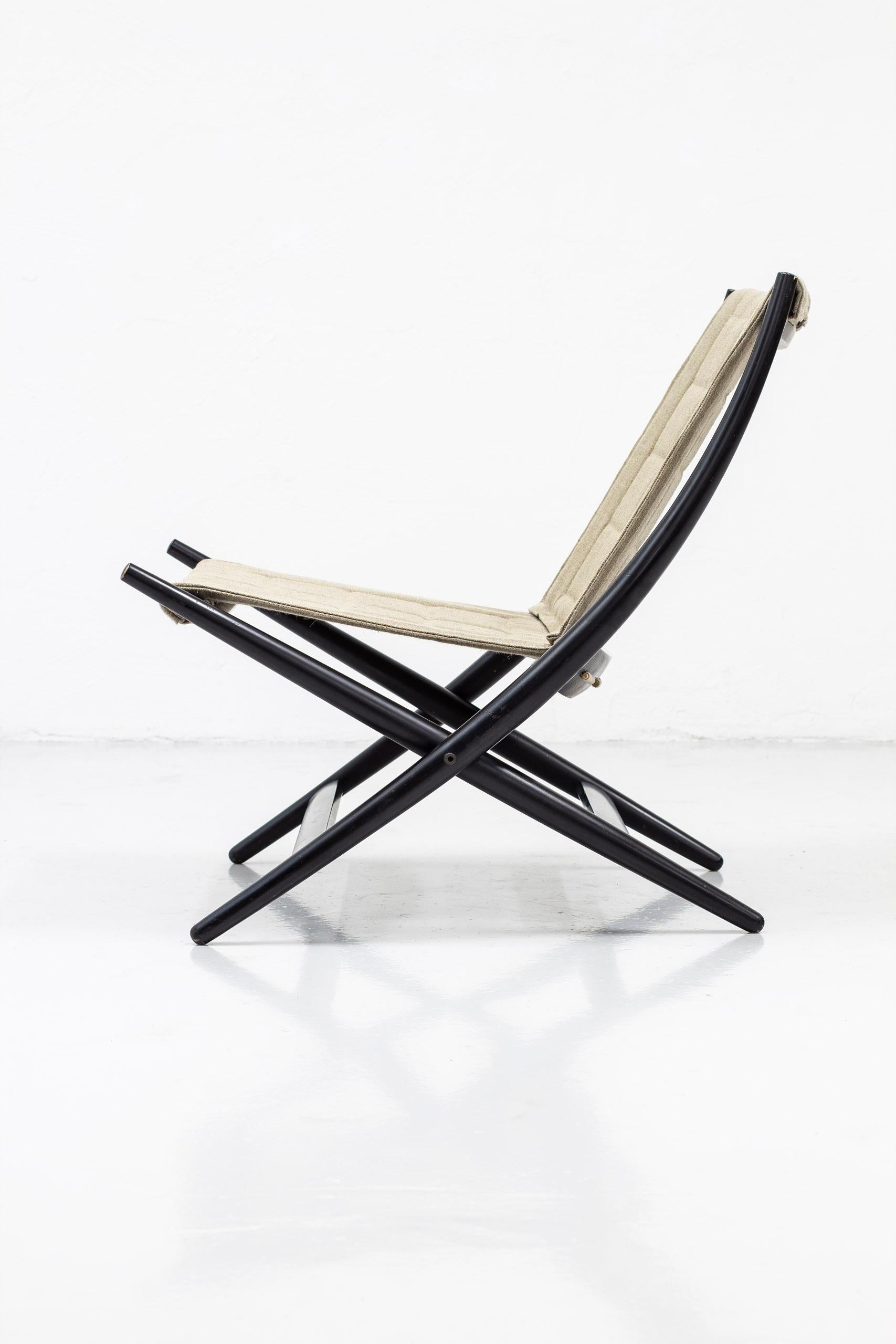 folding lounge chair indoor