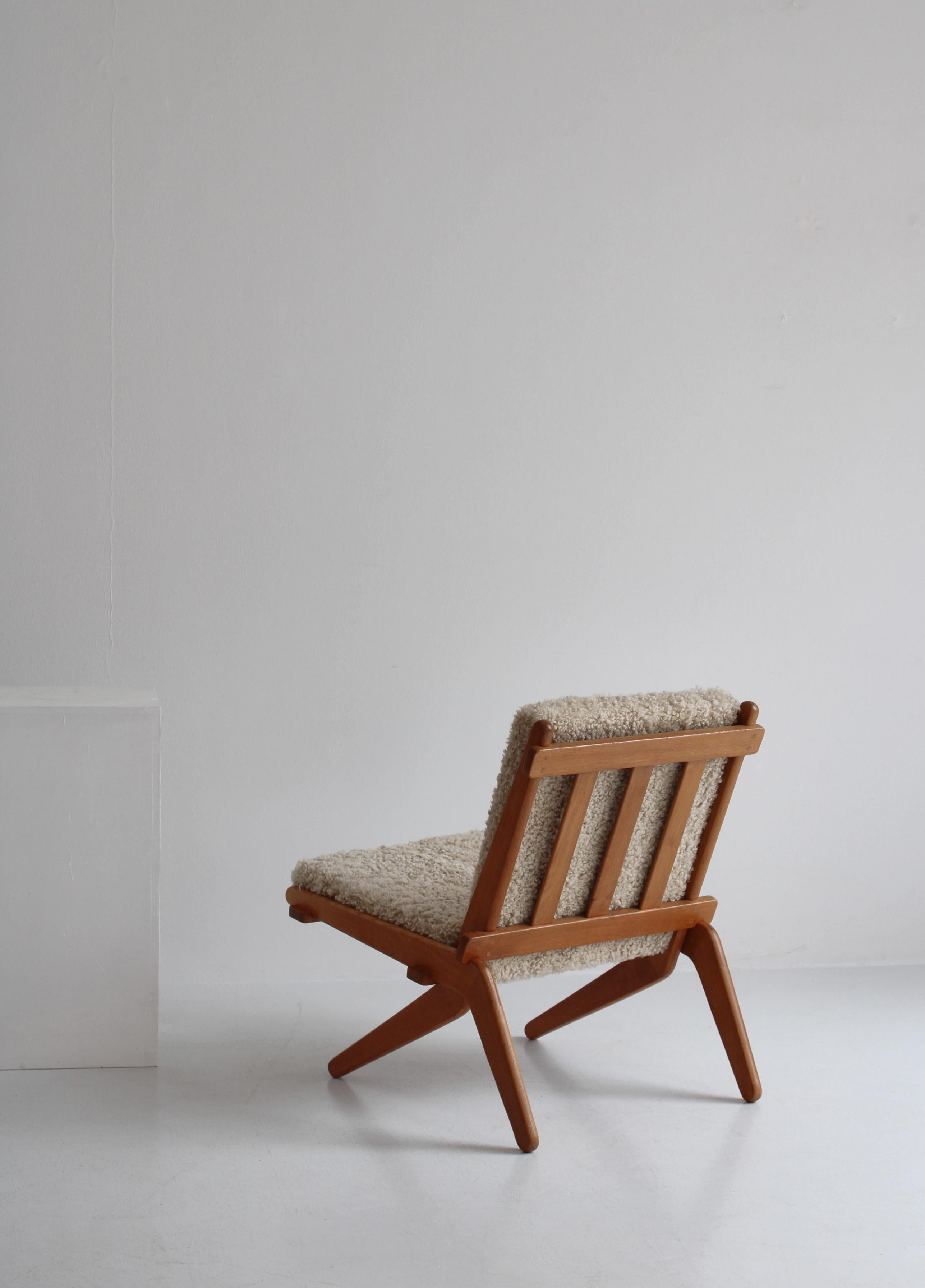 Danish Modern Folding Chair in Oak and Natural Sheepskin, Preben Thorsen, 1950s In Good Condition For Sale In Odense, DK