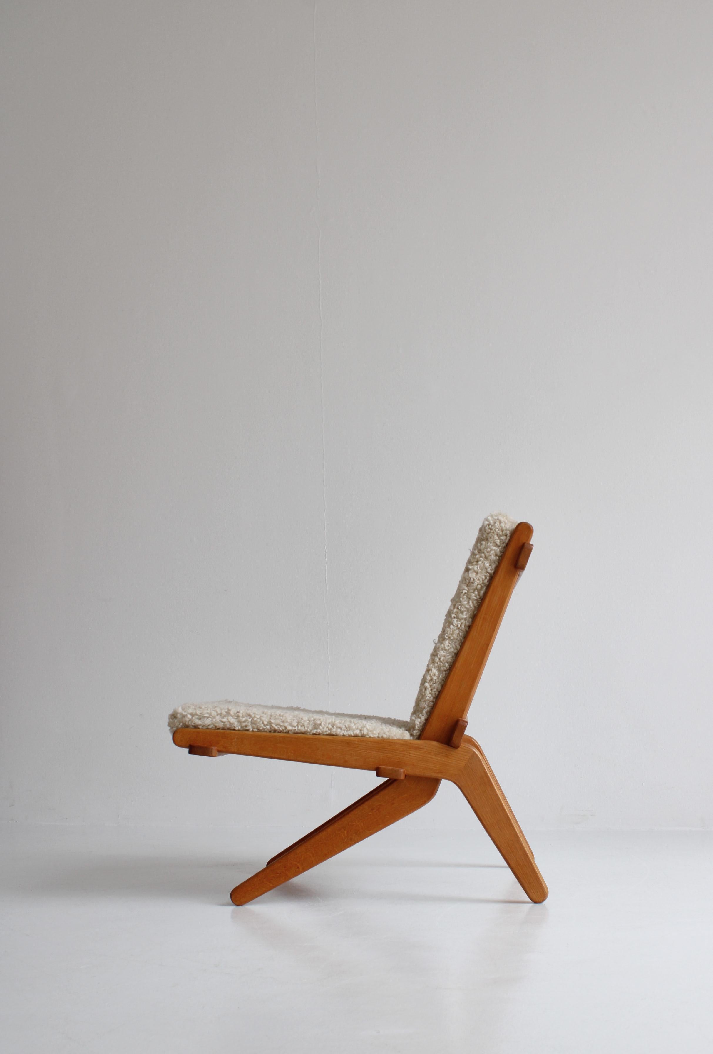 Danish Modern Folding Chair in Oak and Natural Sheepskin, Preben Thorsen, 1950s For Sale 1