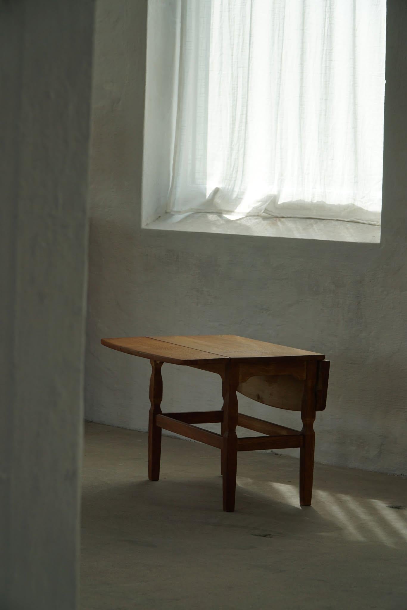 Danish Modern Folding Side Table in Solid Oak, Mid 20th Century For Sale 1