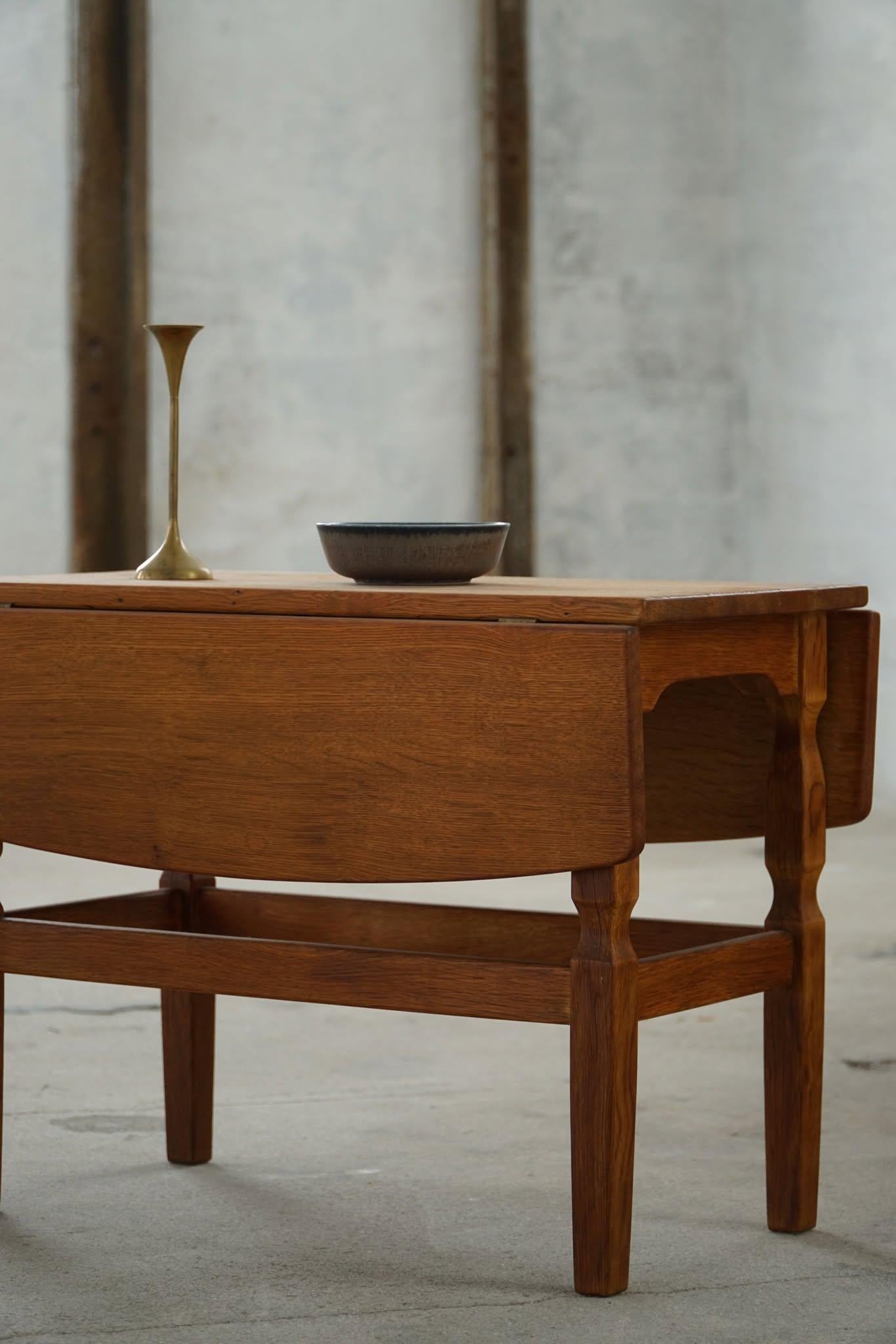 Danish Modern Folding Side Table in Solid Oak, Mid 20th Century For Sale 3