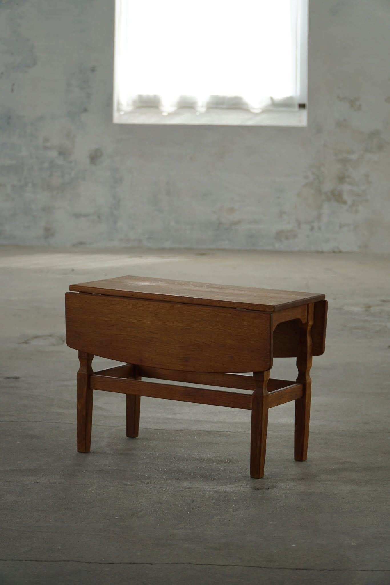Danish Modern Folding Side Table in Solid Oak, Mid 20th Century For Sale 4