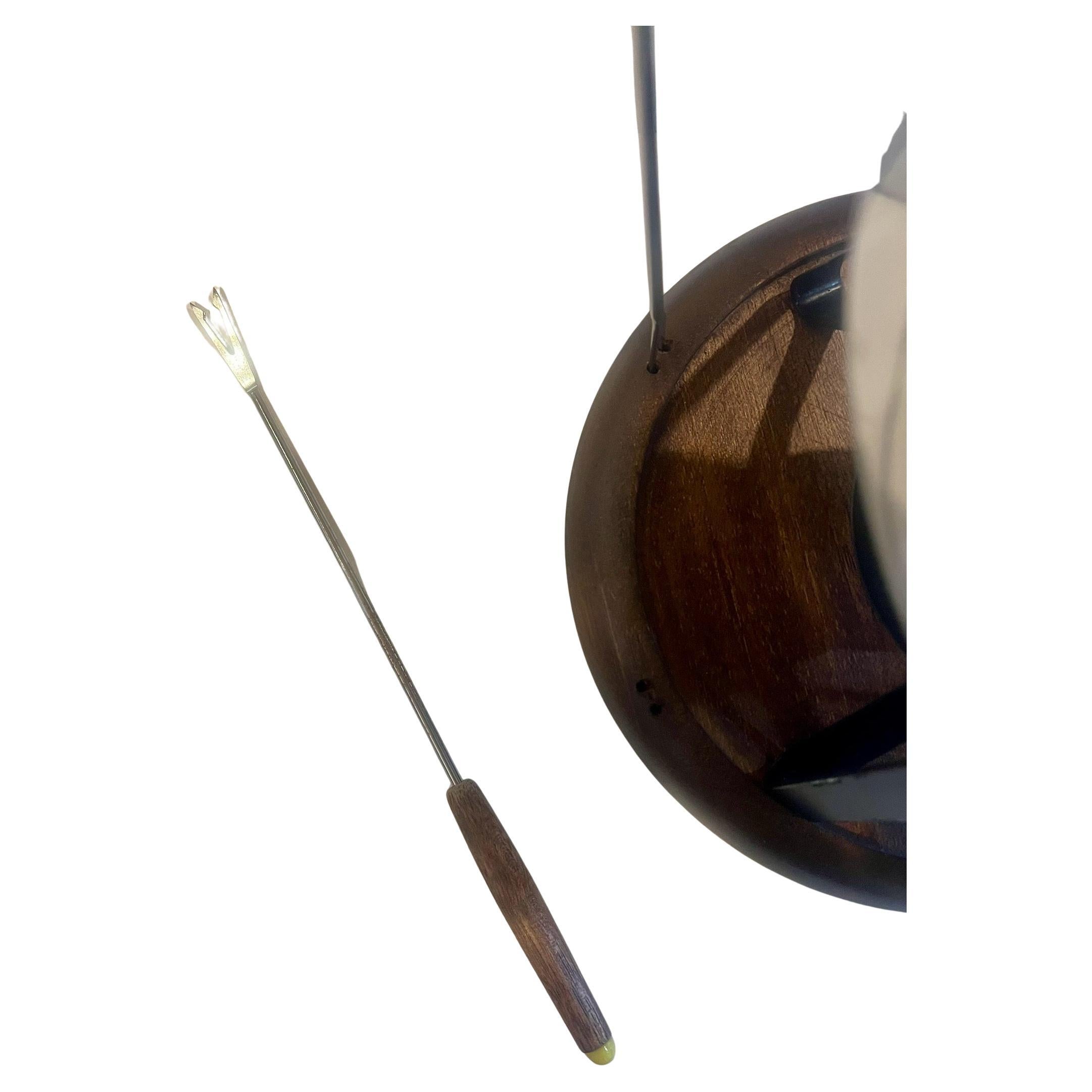 Beautifull Stainless steel and walnut accents  Fondue pot and forks complete set  , circa 1970's never used excellent condition we removed plastic to uncover this beautiful piece of cooking ware .