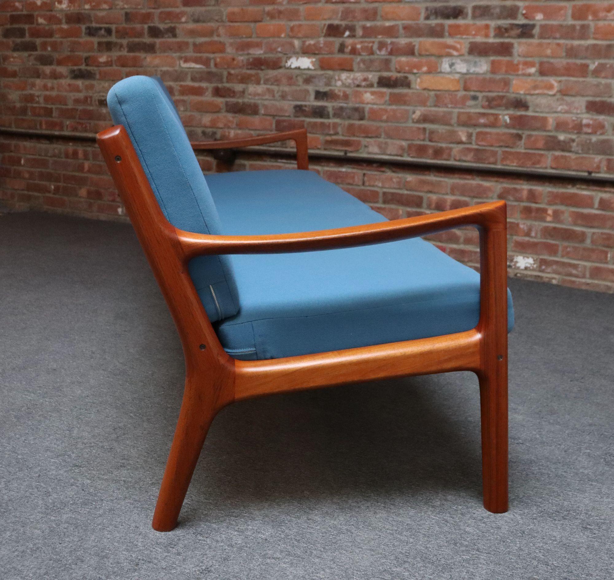 Milieu du XXe siècle Canapé Senator danois moderne à quatre places en teck d'Ole Wanscher pour France and Son en vente