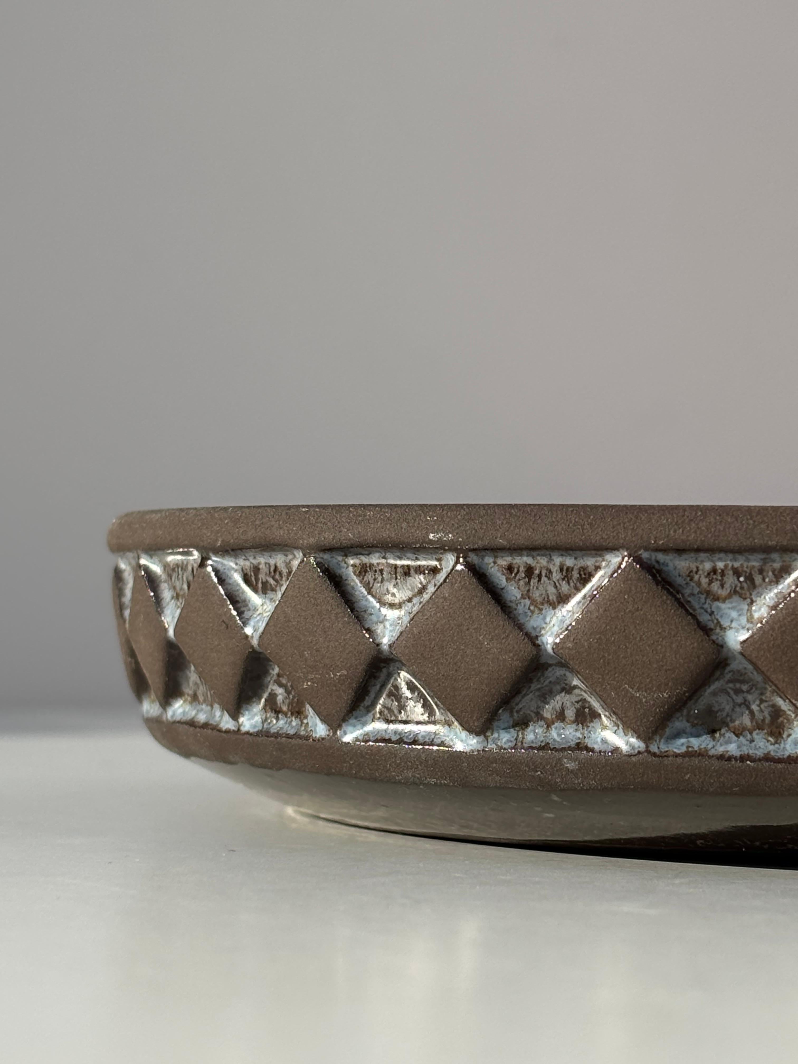 Mid-Century moderno Piatto in gres danese moderno di Frank Studio A, 1960 in vendita