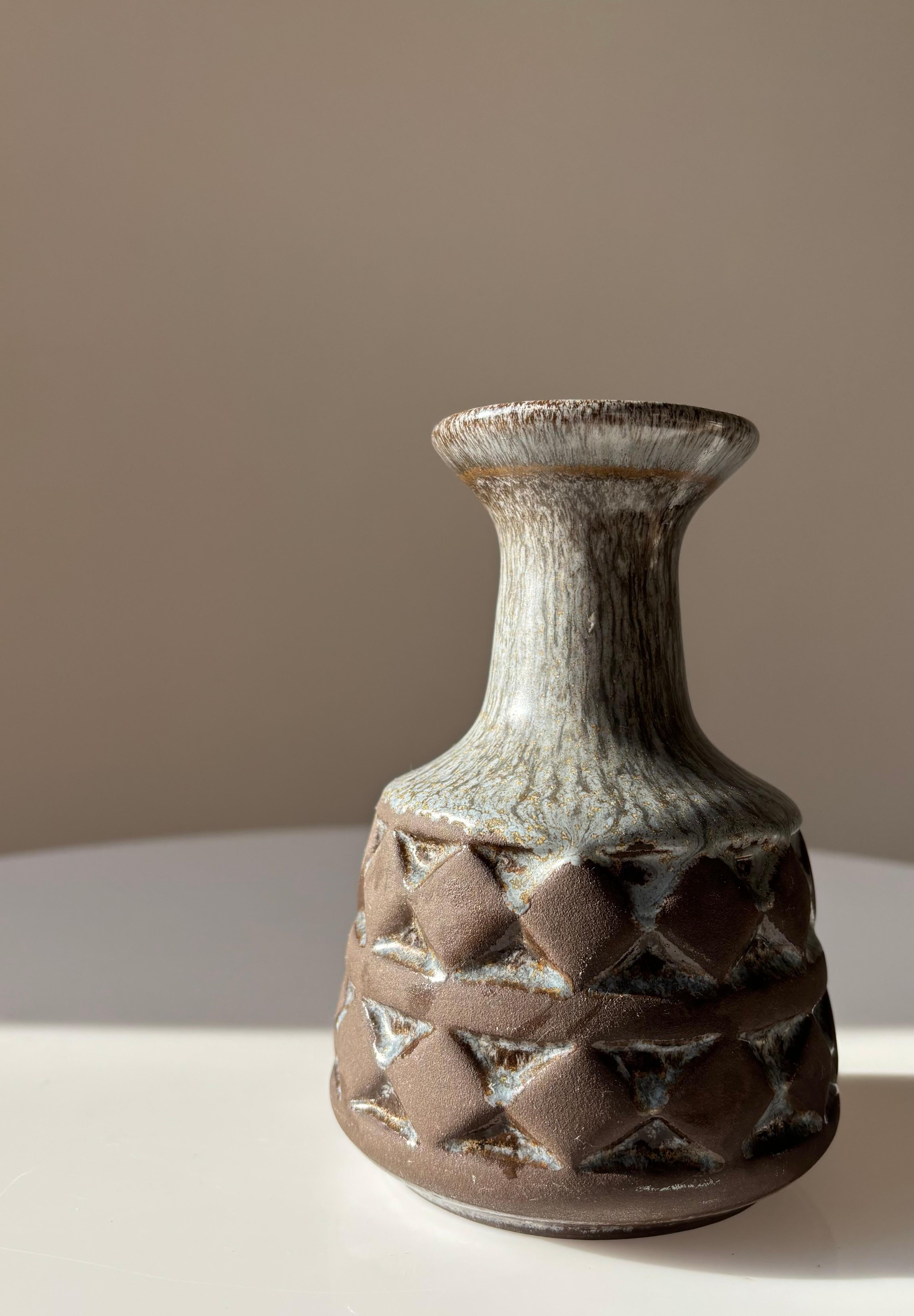 Mid-Century moderno Vaso in gres danese moderno di Frank Studio A, 1960 in vendita