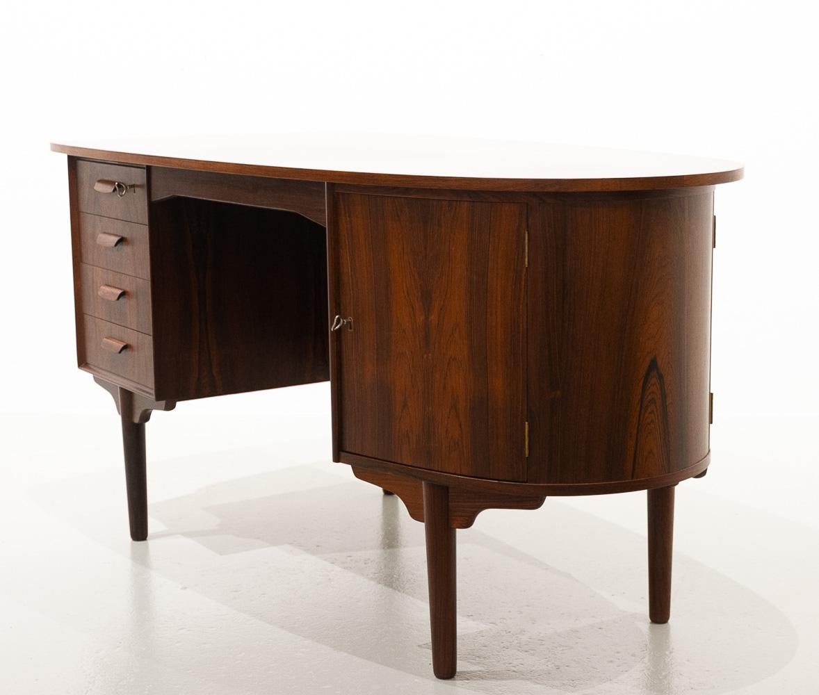 Danish Modern Rosewood Desk by Svend Å. Madsen for H.P. Hansen, 1960s
Organically shaped double sided writing desk in expressive Rosewood/palisander veneer designed by Danish architect Svend Aage Madsen for HP Hansen Møbelindustri Denmark in the