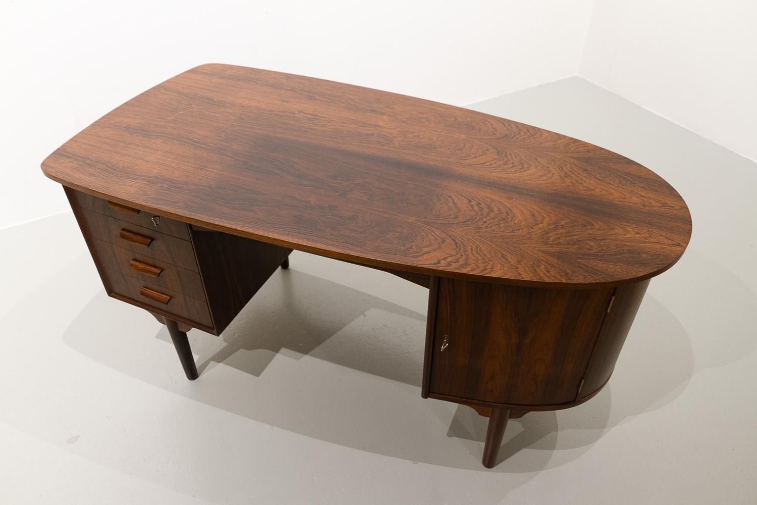 Danish Modern Freestanding Rosewood Desk by Sv. Å. Madsen for HP Hansen, 1960s. In Good Condition In Asaa, DK