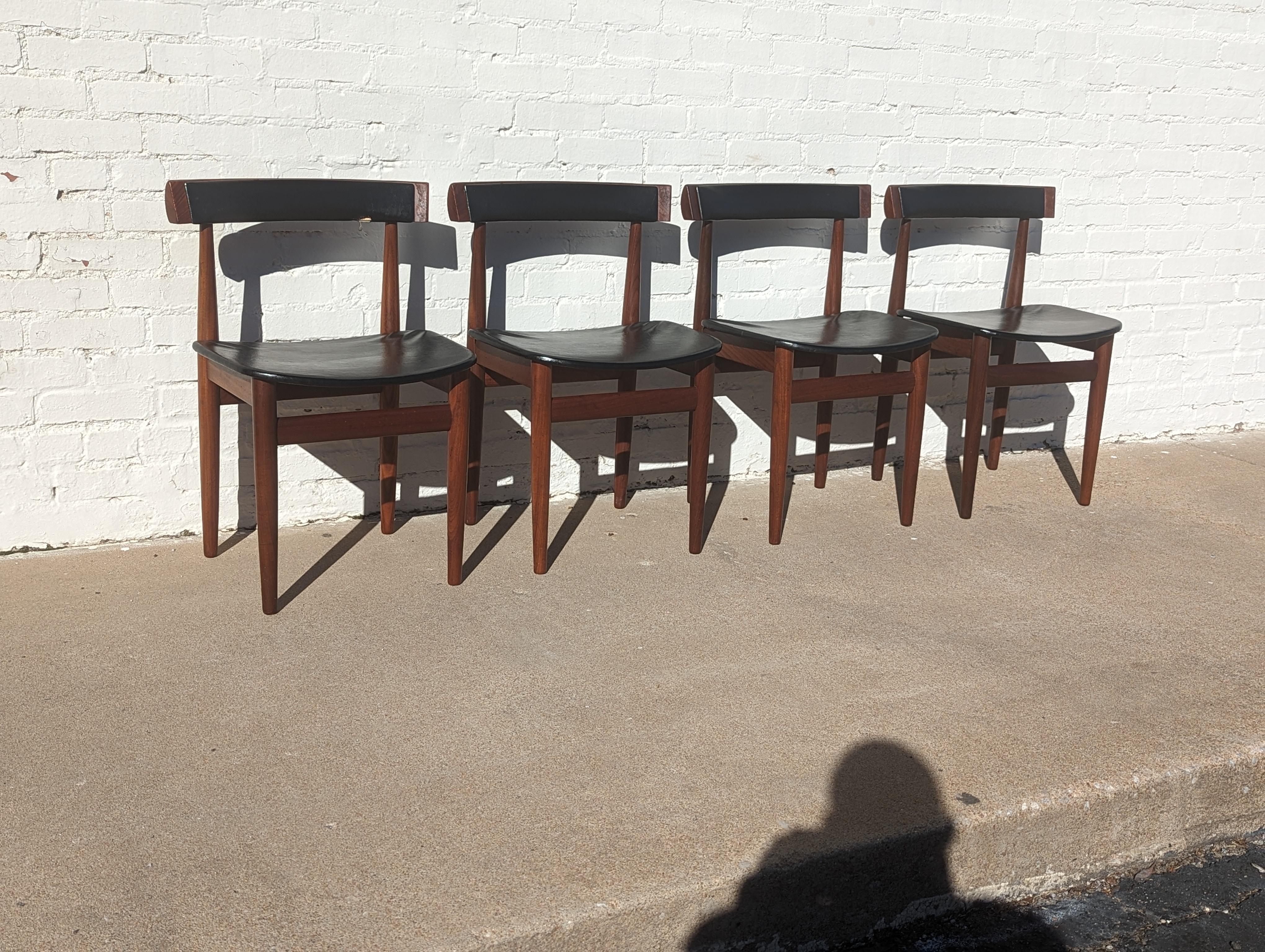 Scandinavian Modern Danish Modern Frem Rojle Dining Table and Chairs  For Sale