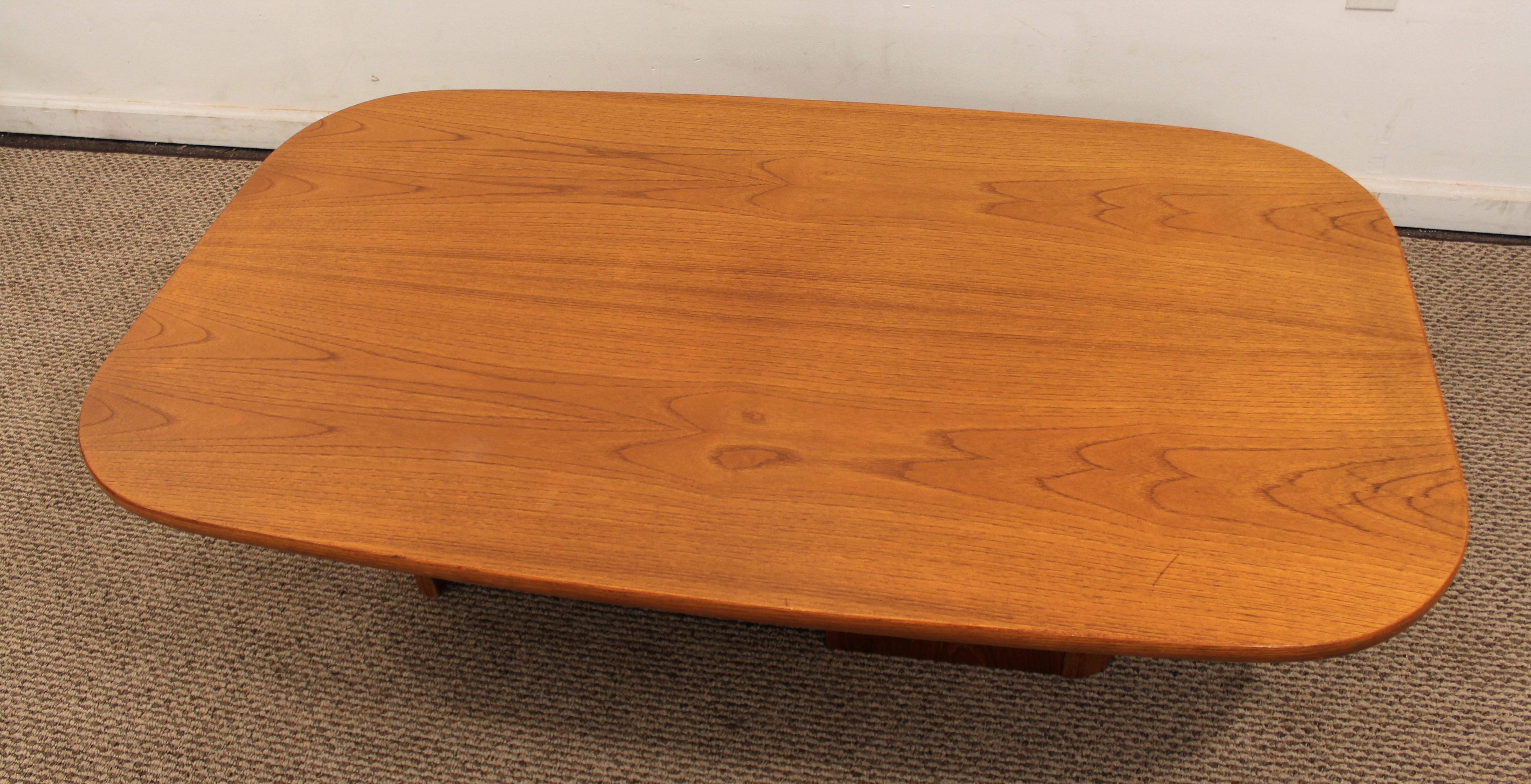 Danish Modern Gangso Mobler Two-Tier Teak Coffee Table In Good Condition In Wilmington, DE