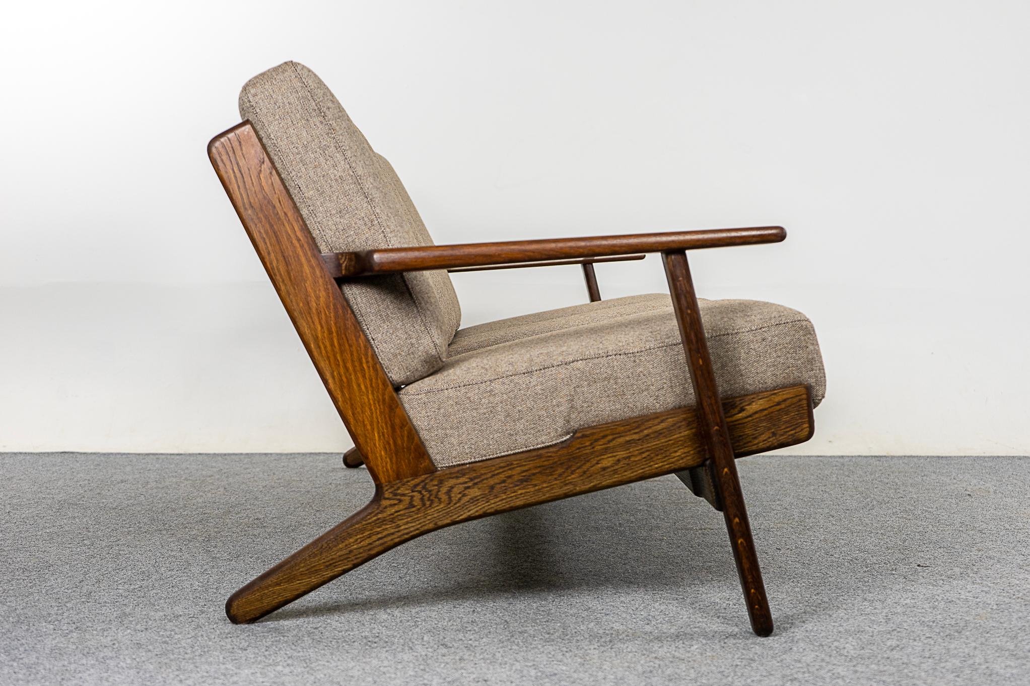 Dänisches modernes GE 290-Sofa aus Eiche von Hans Wegner für GETAMA (Mitte des 20. Jahrhunderts) im Angebot