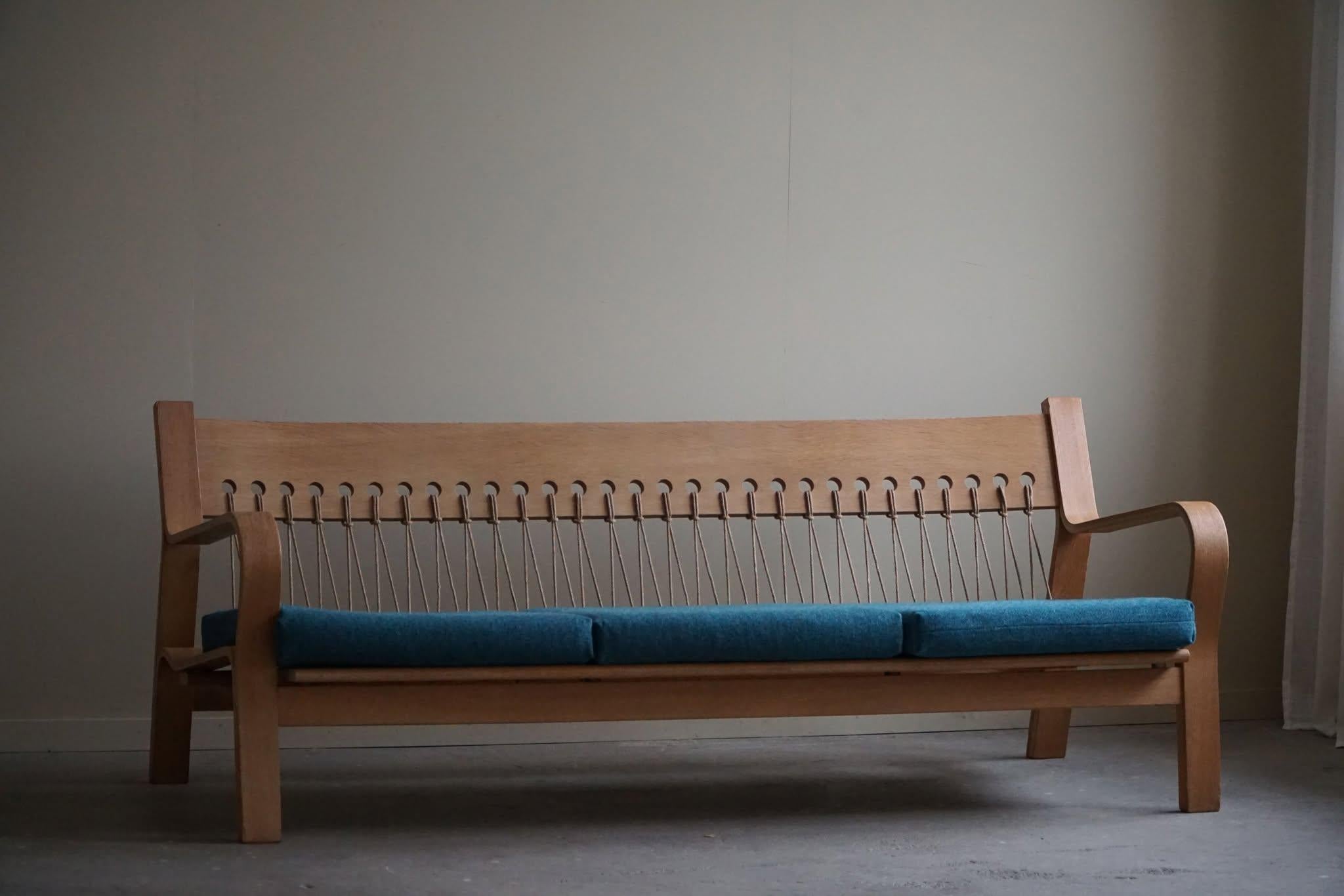 Danish Modern GE 671 Three-Seater Sofa by Hans J. Wegner for GETAMA, 1960s en venta 12