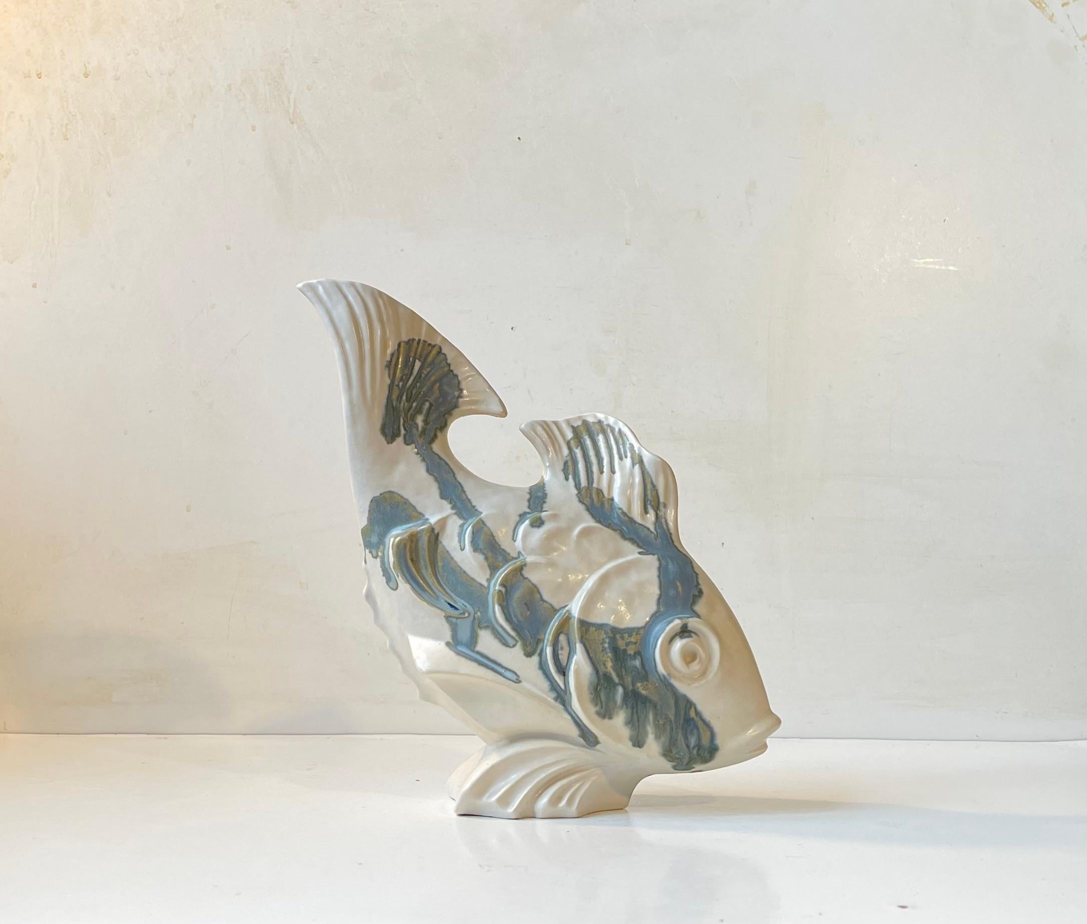 Scandinavo moderno Pesce Koi in gres danese smaltato moderno di Aage Würtz, anni '70 in vendita