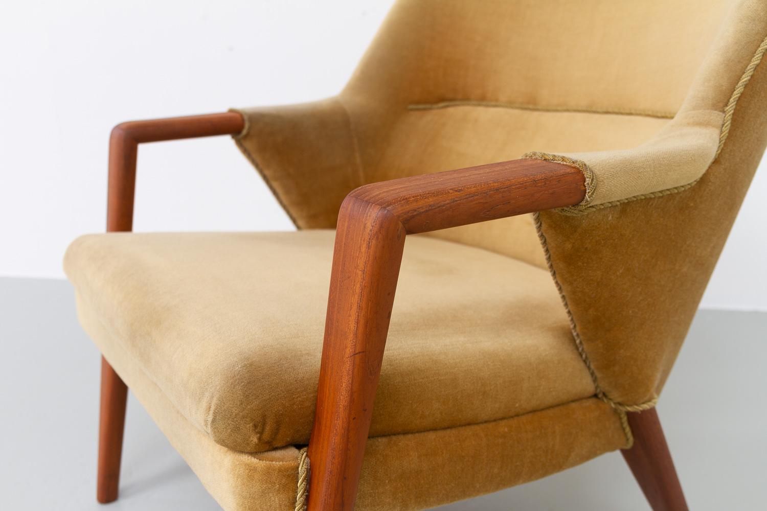 Danish Modern Golden Velvet Lounge Chair by Kurt Olsen, 1950s. 5