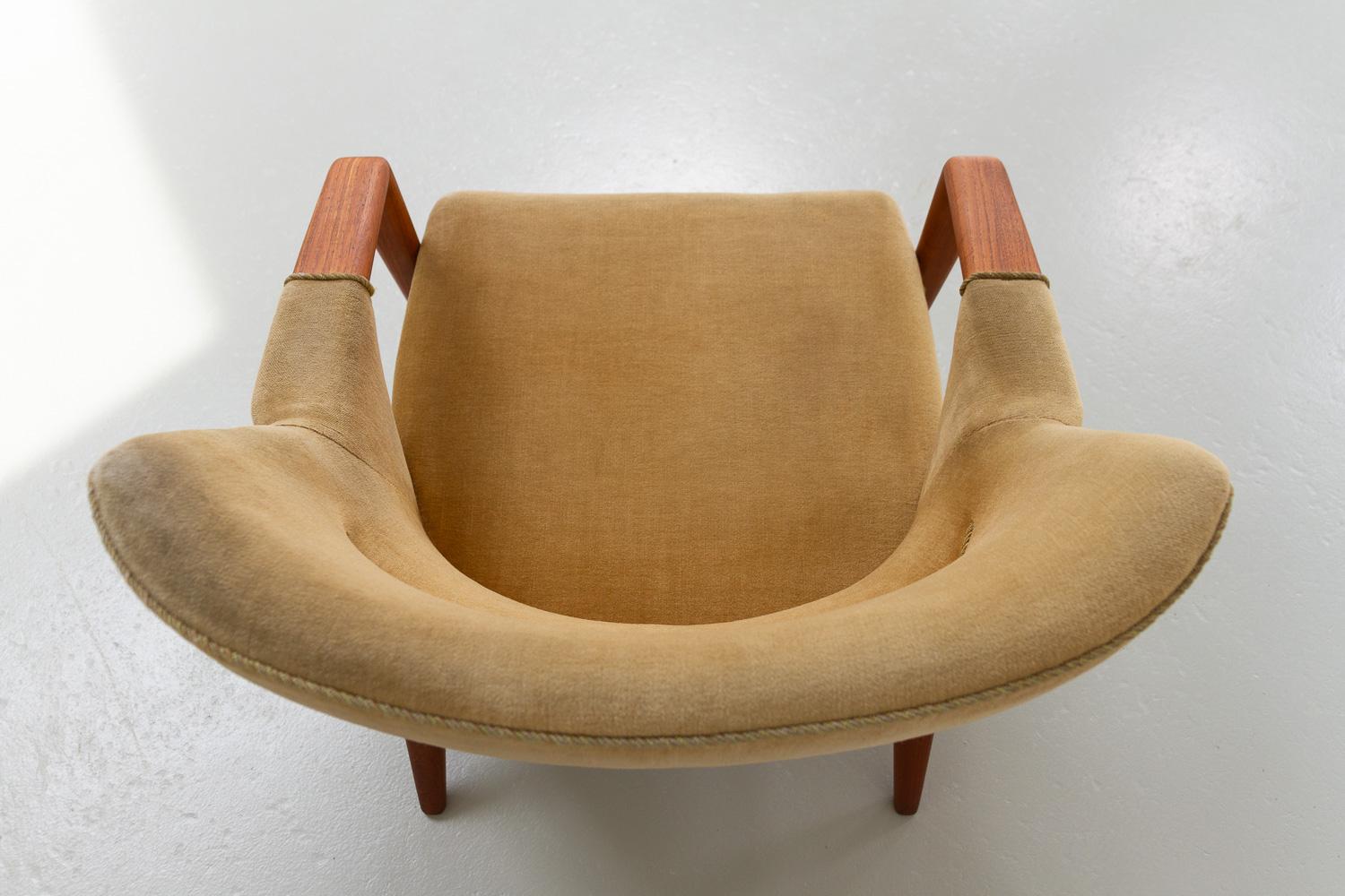 Danish Modern Golden Velvet Lounge Chair by Kurt Olsen, 1950s. 7