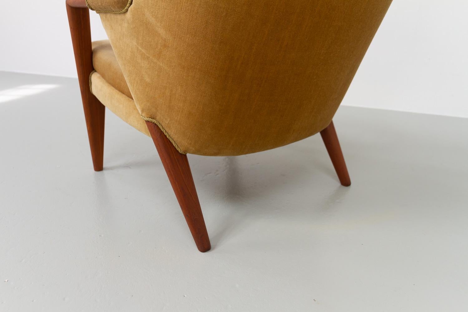 Danish Modern Golden Velvet Lounge Chair by Kurt Olsen, 1950s. 8