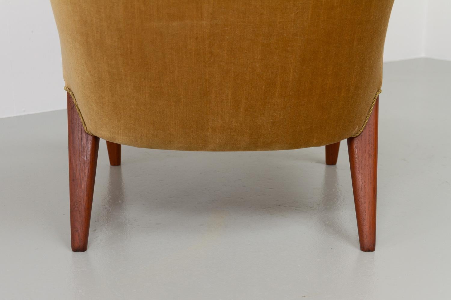 Danish Modern Golden Velvet Lounge Chair by Kurt Olsen, 1950s. 9