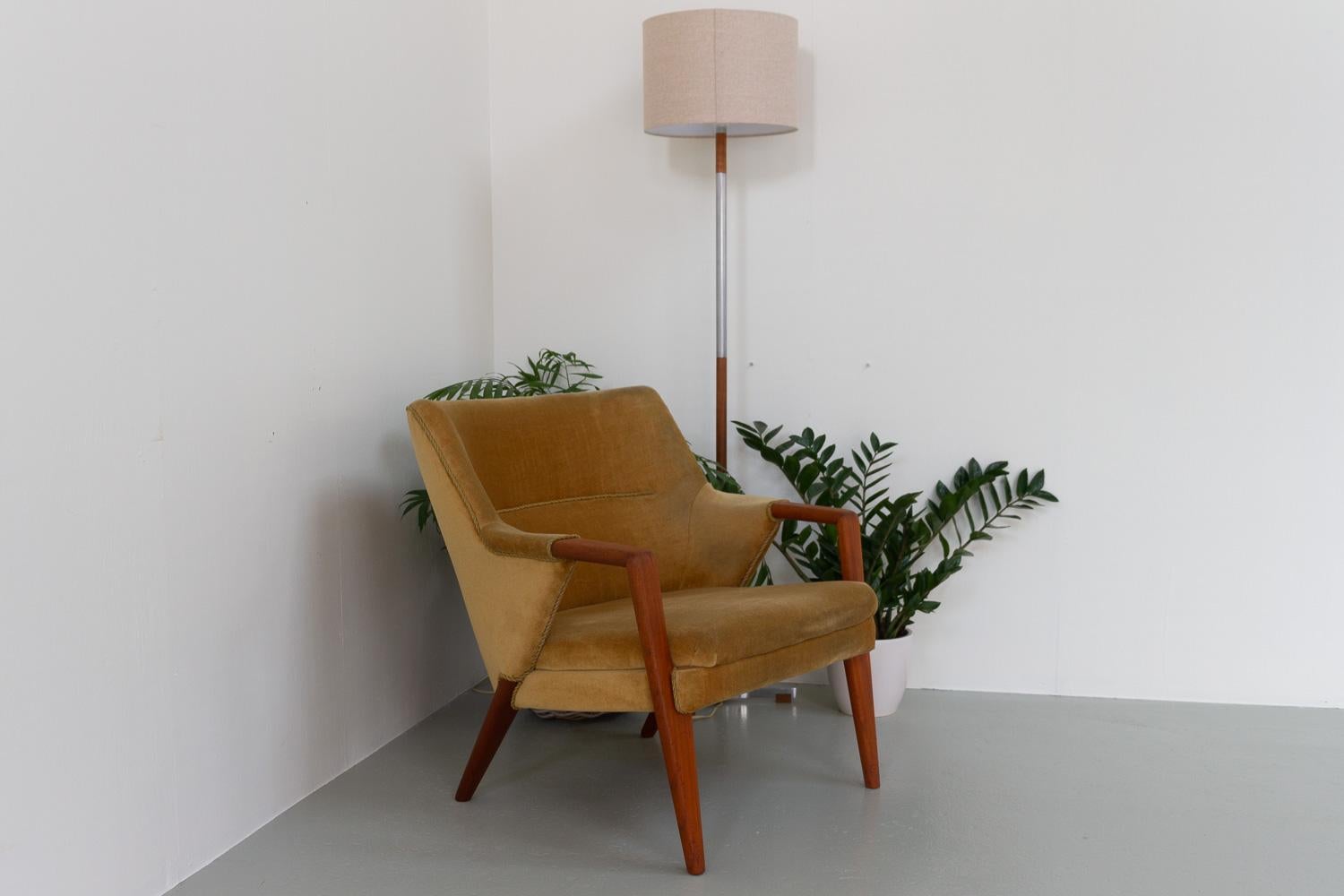 Danish Modern Golden Velvet Lounge Chair by Kurt Olsen, 1950s. 14