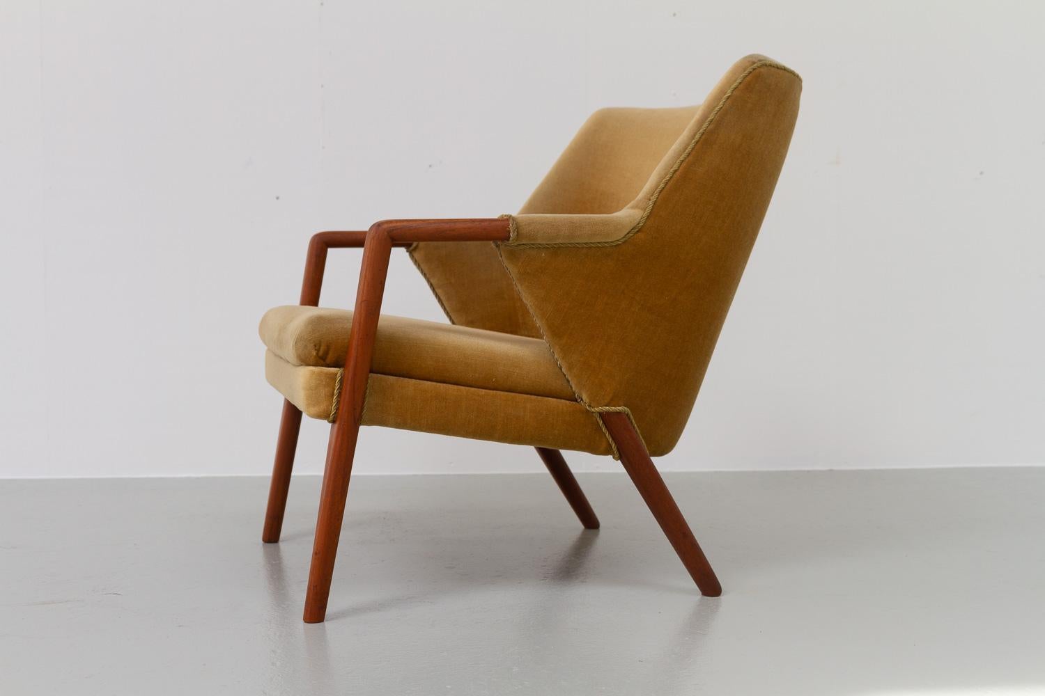 Danish Modern Golden Velvet Lounge Chair by Kurt Olsen, 1950s. 2
