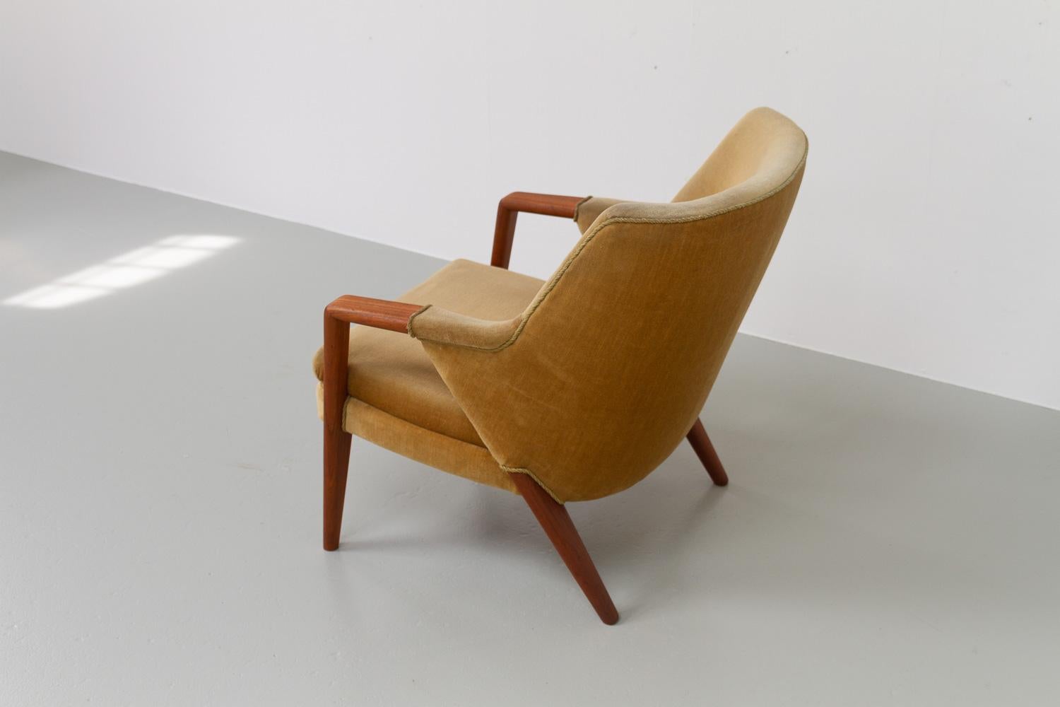 Danish Modern Golden Velvet Lounge Chair by Kurt Olsen, 1950s. 3