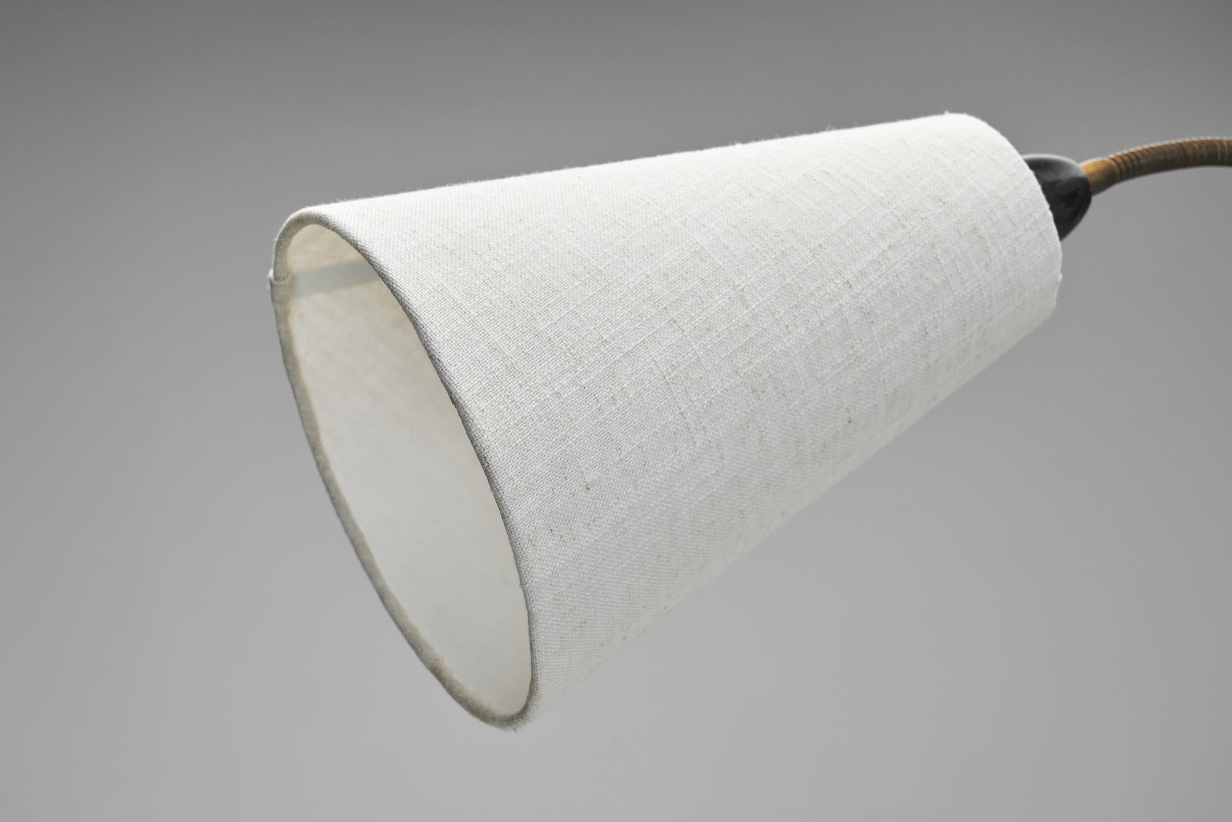 Lampadaire moderne danois à col de cygne avec tige enveloppée de cuir, Danemark, années 1950 en vente 5