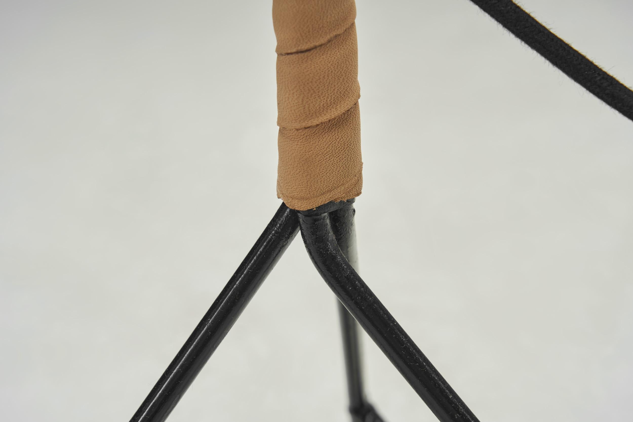 Lampadaire moderne danois à col de cygne avec tige enveloppée de cuir, Danemark, années 1950 en vente 11