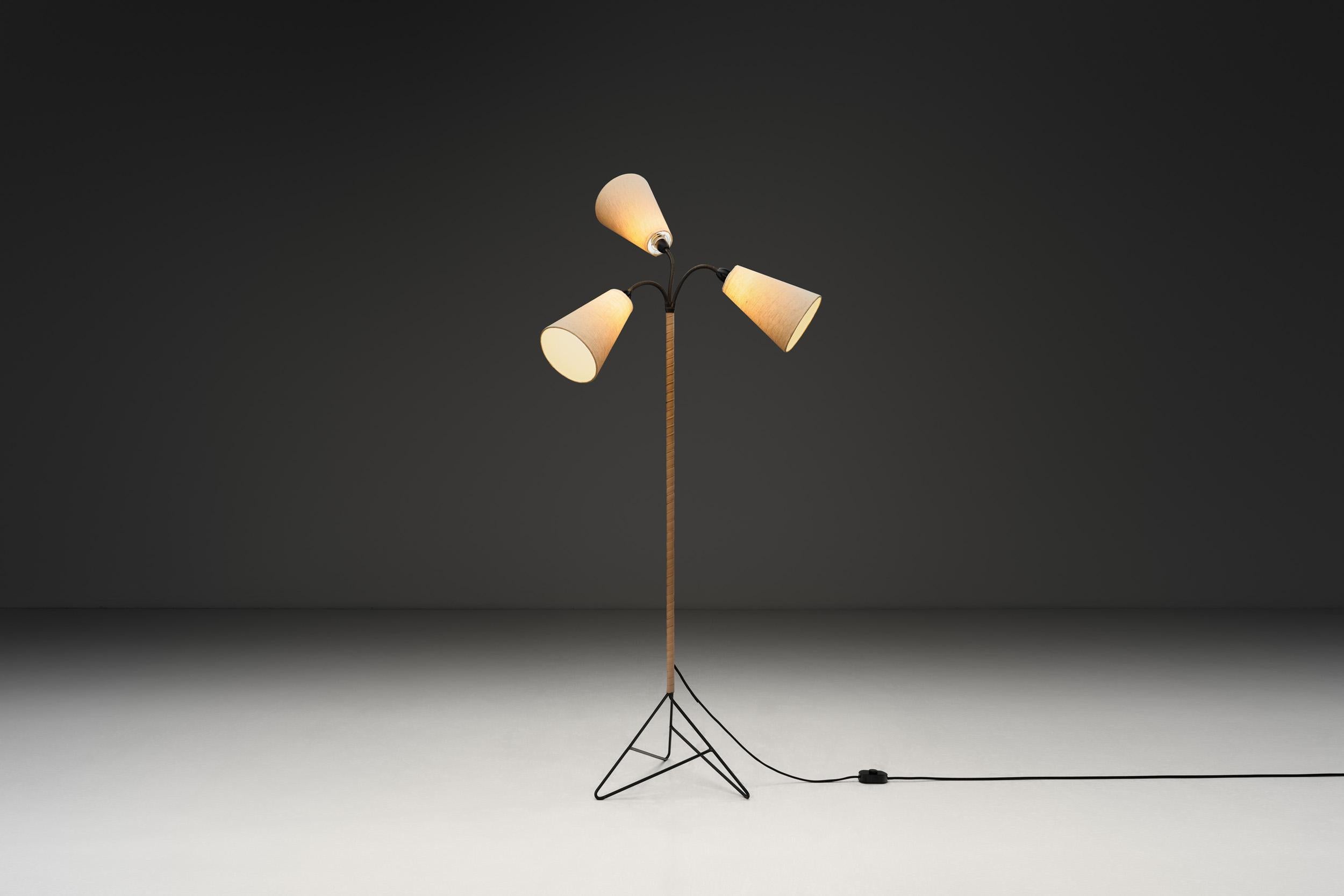 Lampadaire moderne danois à col de cygne avec tige enveloppée de cuir, Danemark, années 1950 en vente 1