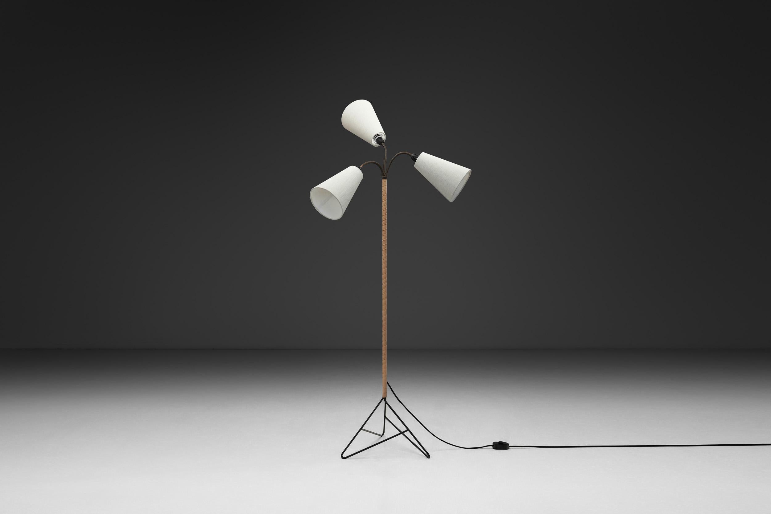 Lampadaire moderne danois à col de cygne avec tige enveloppée de cuir, Danemark, années 1950 en vente 2