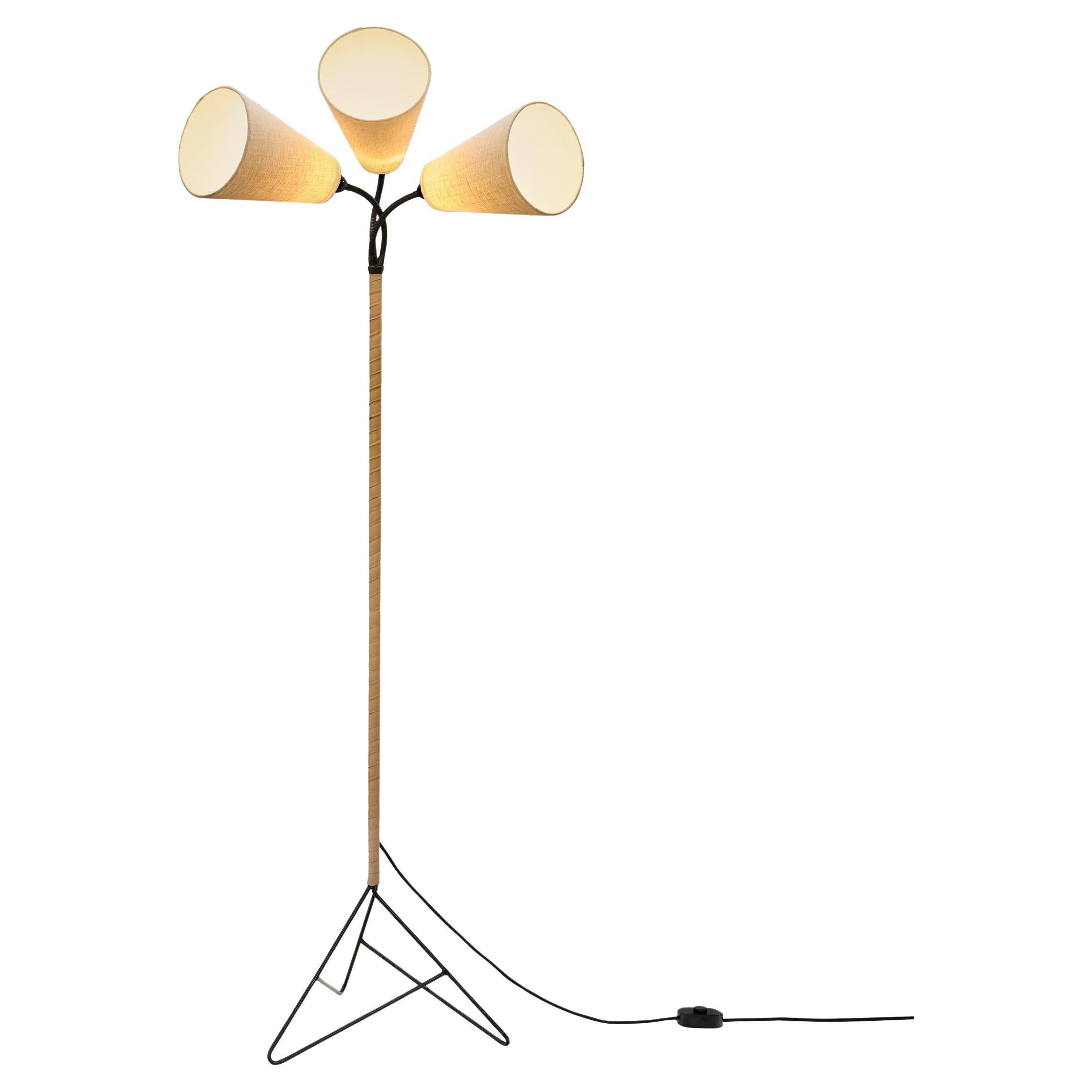 Lampadaire moderne danois à col de cygne avec tige enveloppée de cuir, Danemark, années 1950 en vente