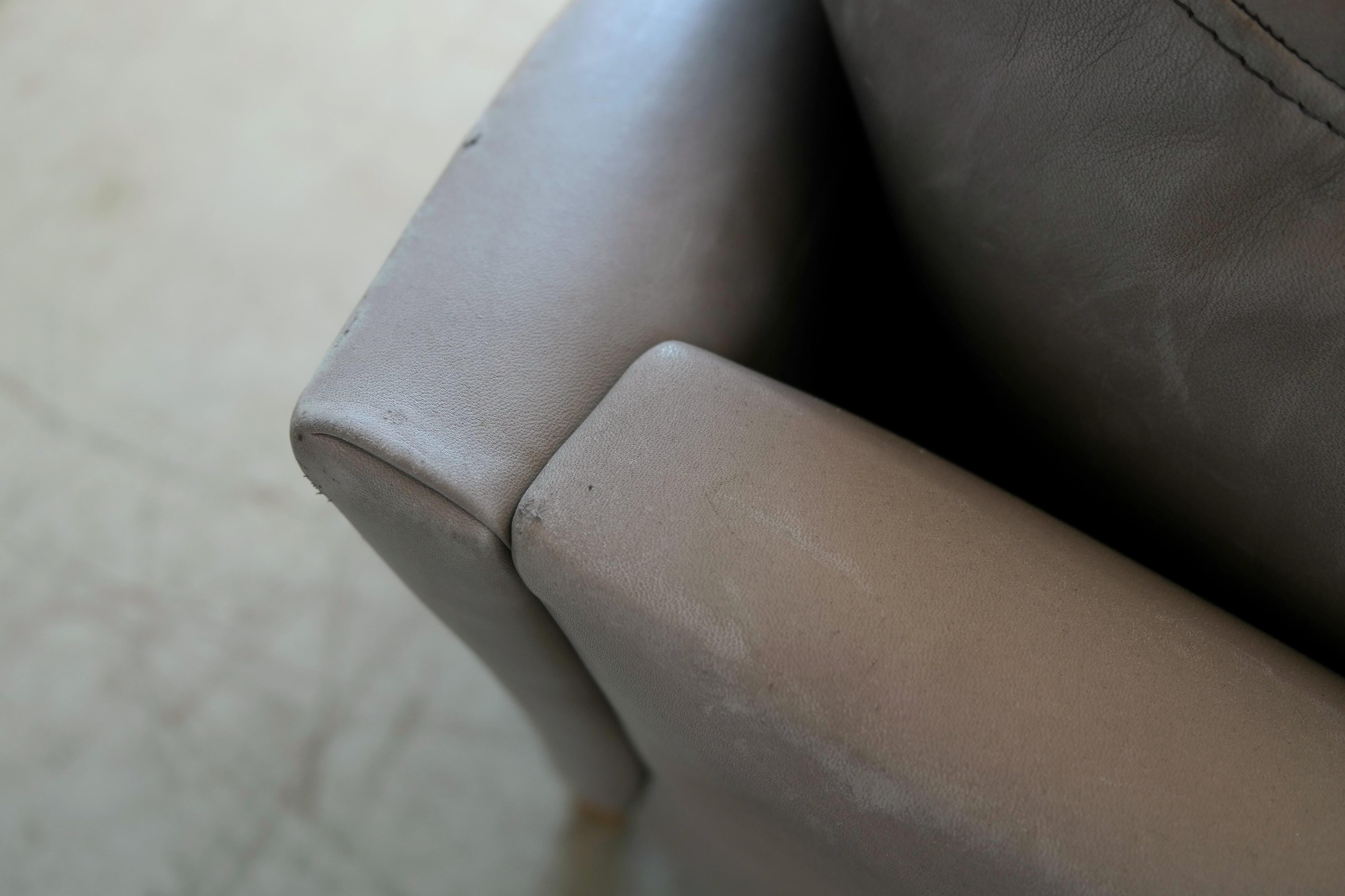 Danish Modern Gray Leather Sofa Model 35 by Mogens Hansen 6