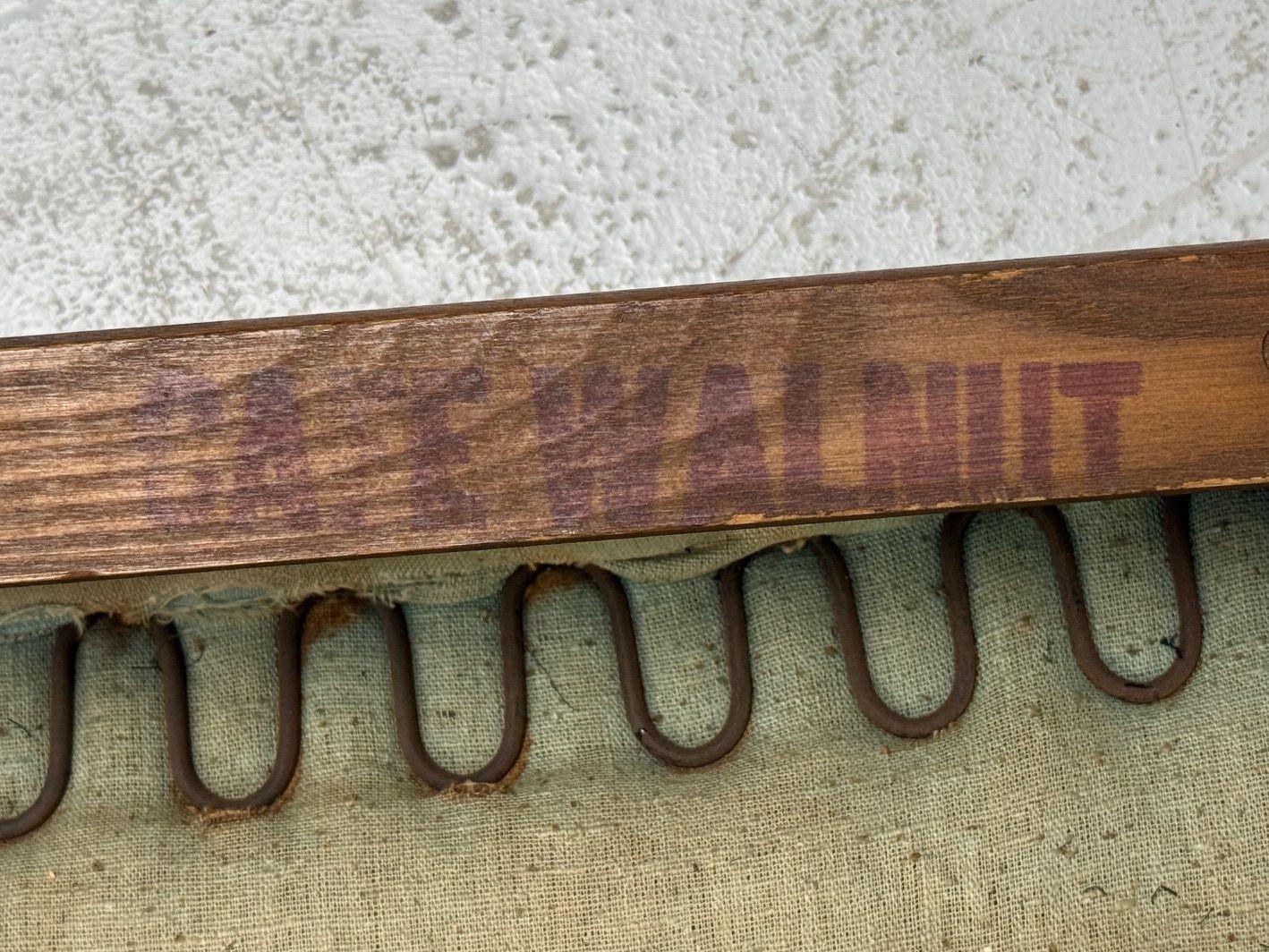 Tabouret moderne danois en simili-cuir gris et noyer, Danemark, années 1950 en vente 1