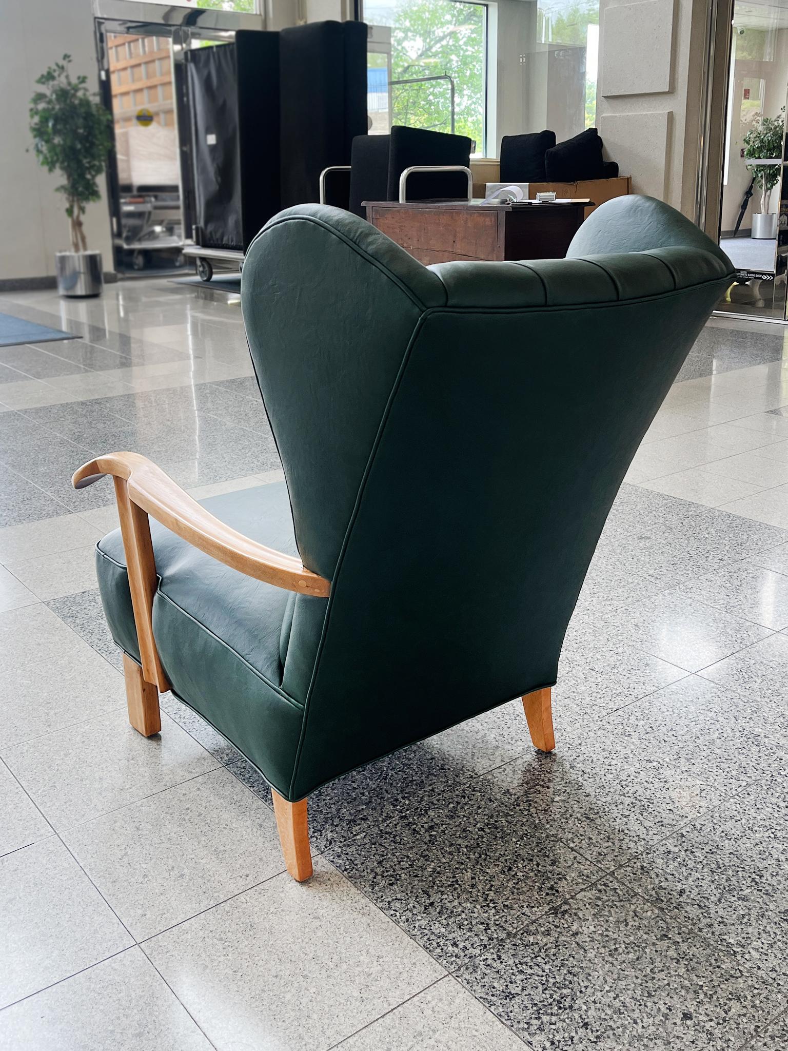 Sillón Wingback Danés Moderno de Vinilo Verde de Fritz Hansen 4