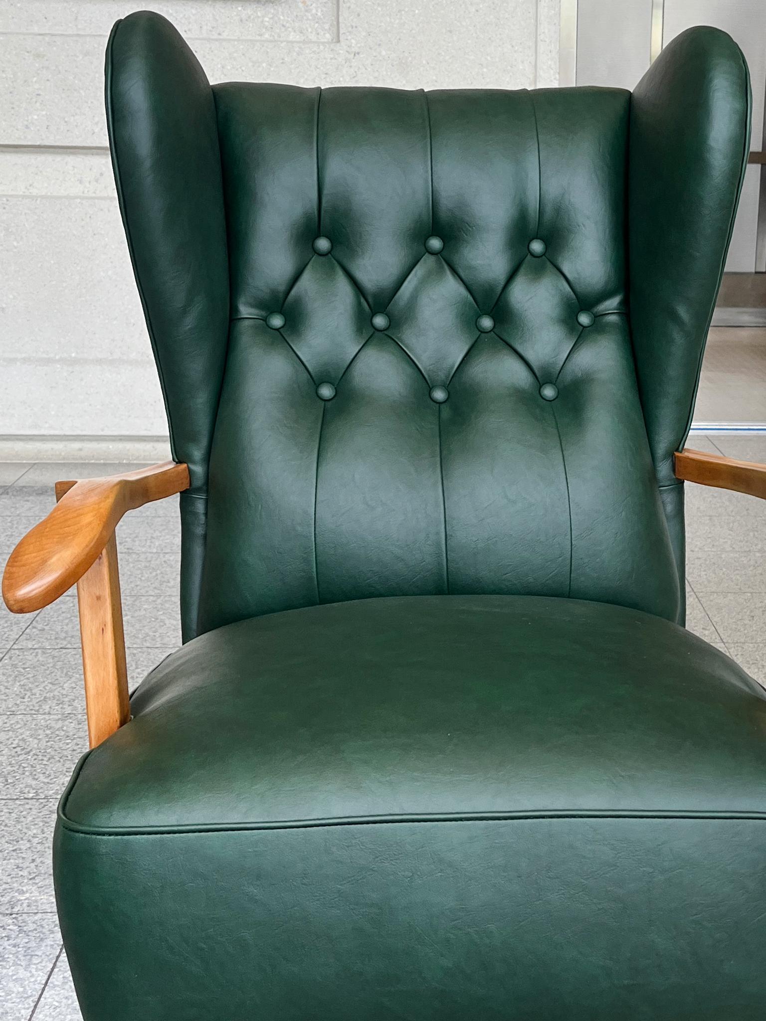 Sillón Wingback Danés Moderno de Vinilo Verde de Fritz Hansen cuero de imitación