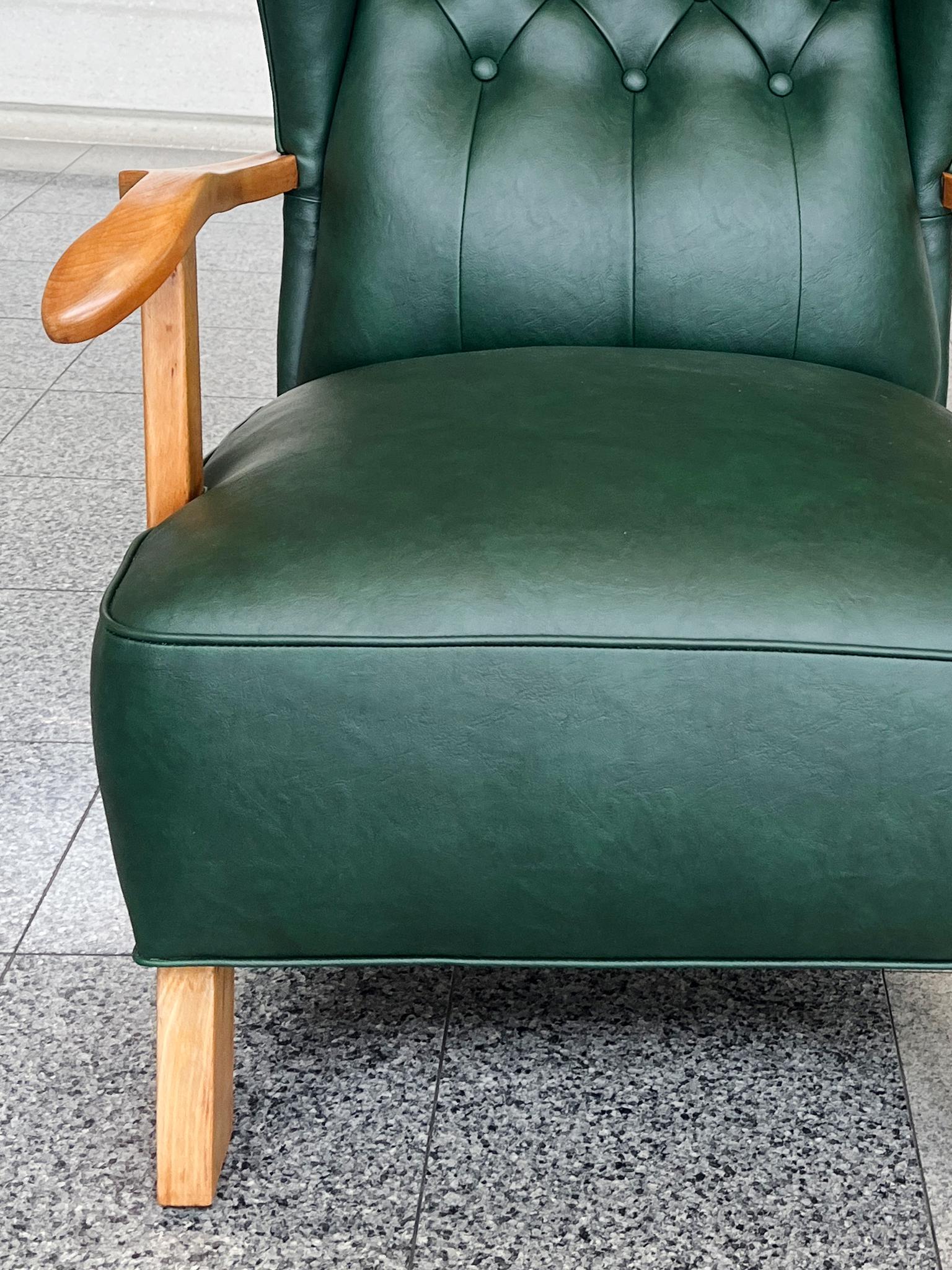 Sillón Wingback Danés Moderno de Vinilo Verde de Fritz Hansen 1