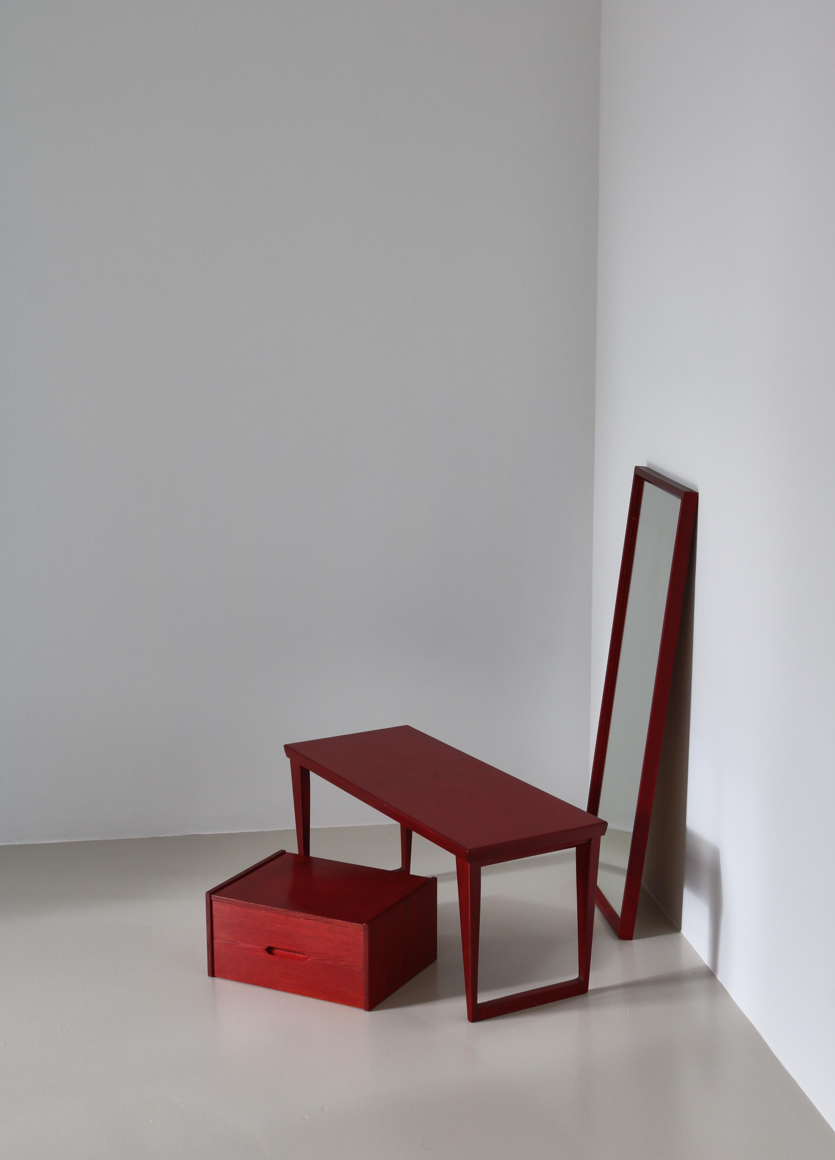 Danish Modern Red Hallway Set Bench, Drawers & Mirror, Aksel Kjersgaard, 1960s For Sale 4