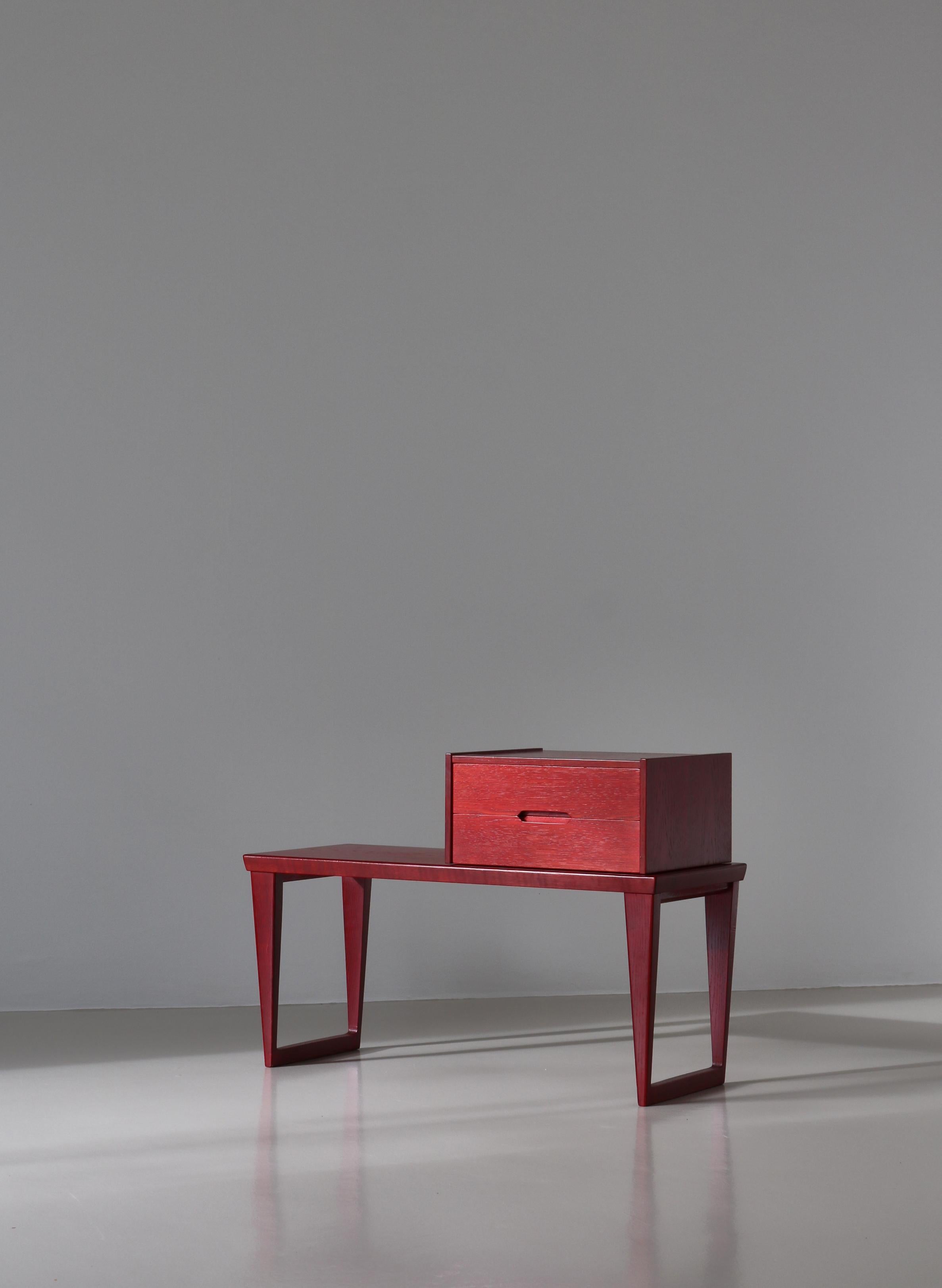 Danish Modern Red Hallway Set Bench, Drawers & Mirror, Aksel Kjersgaard, 1960s In Good Condition For Sale In Odense, DK