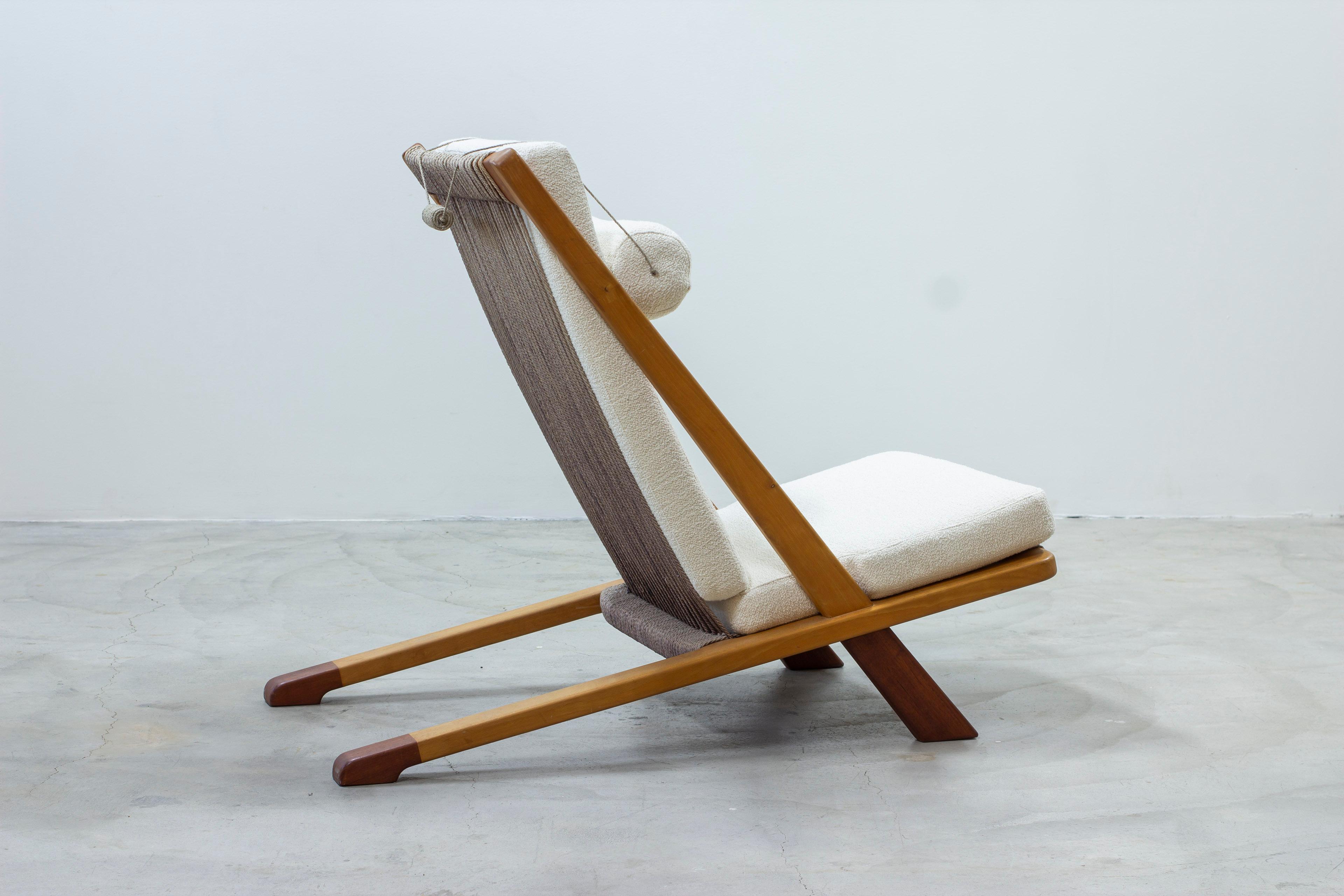 Scandinave moderne Chaise longue moderne danoise en drisse et teck à la manière de Kjaerholm & Høj.