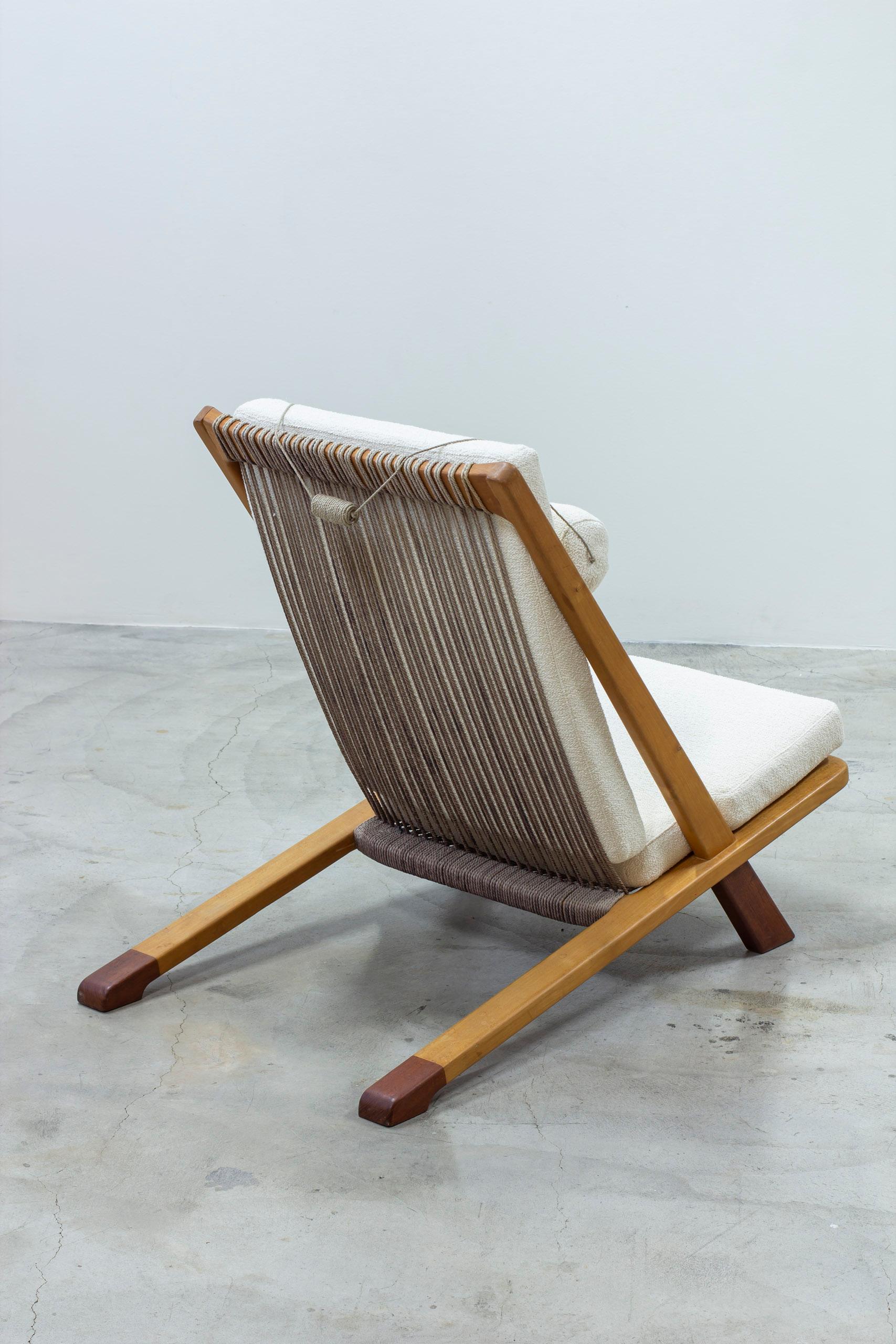 Milieu du XXe siècle Chaise longue moderne danoise en drisse et teck à la manière de Kjaerholm & Høj.