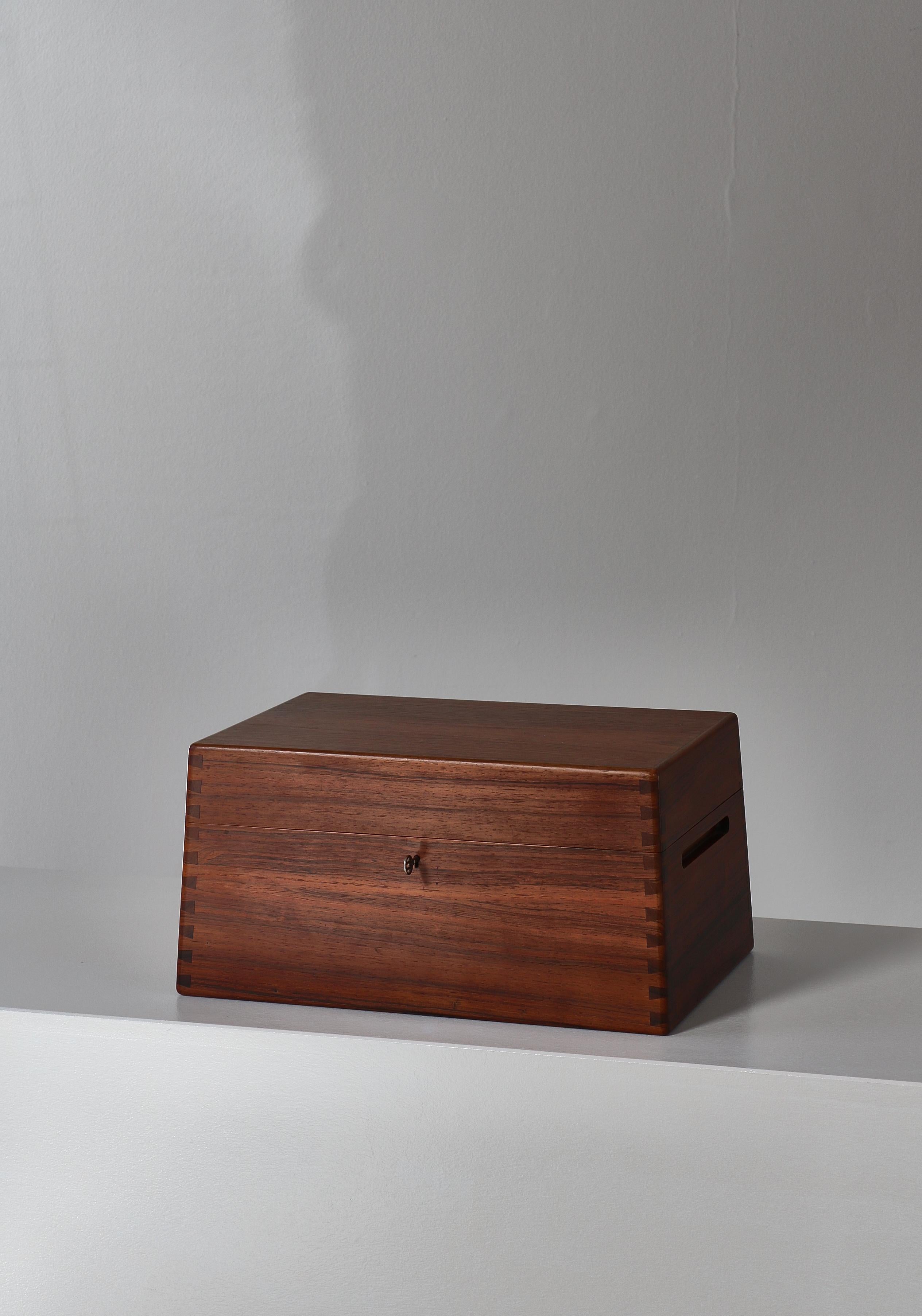 Rare and beautiful liqueur box made in the 1960s in Denmark by master cabinetmaker Søren Willadsen. The box is executed in solid rosewood and the glass and decanters are all hand blown at Holmegaard Glassworks.

Danish cabinetmaker Søren Willadsen