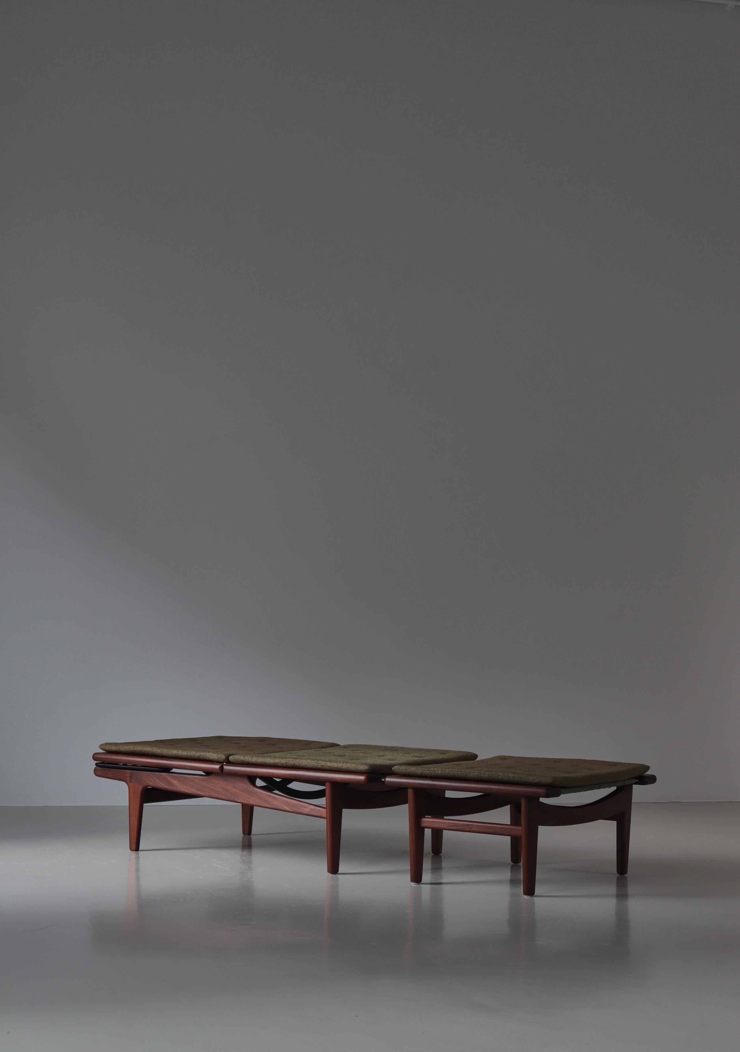 Lit de jour réglable GE-1 en bois de teck de Hans J. Wegner, années 1950, The Moderns Moderns Bon état - En vente à Odense, DK