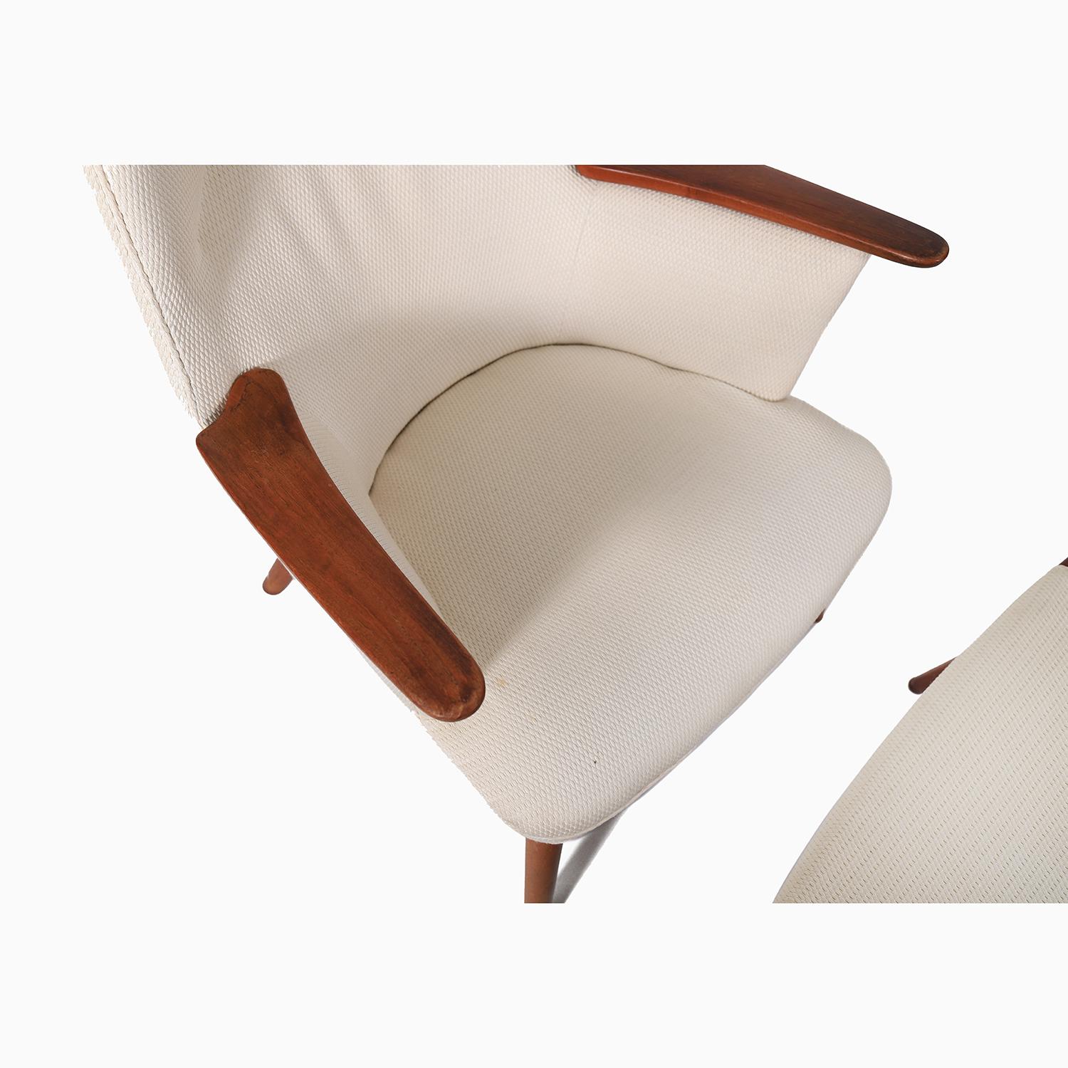 Danish Modern Hans Wegner AP 27 Lounge & AP 29 Footstool  In Good Condition For Sale In Minneapolis, MN