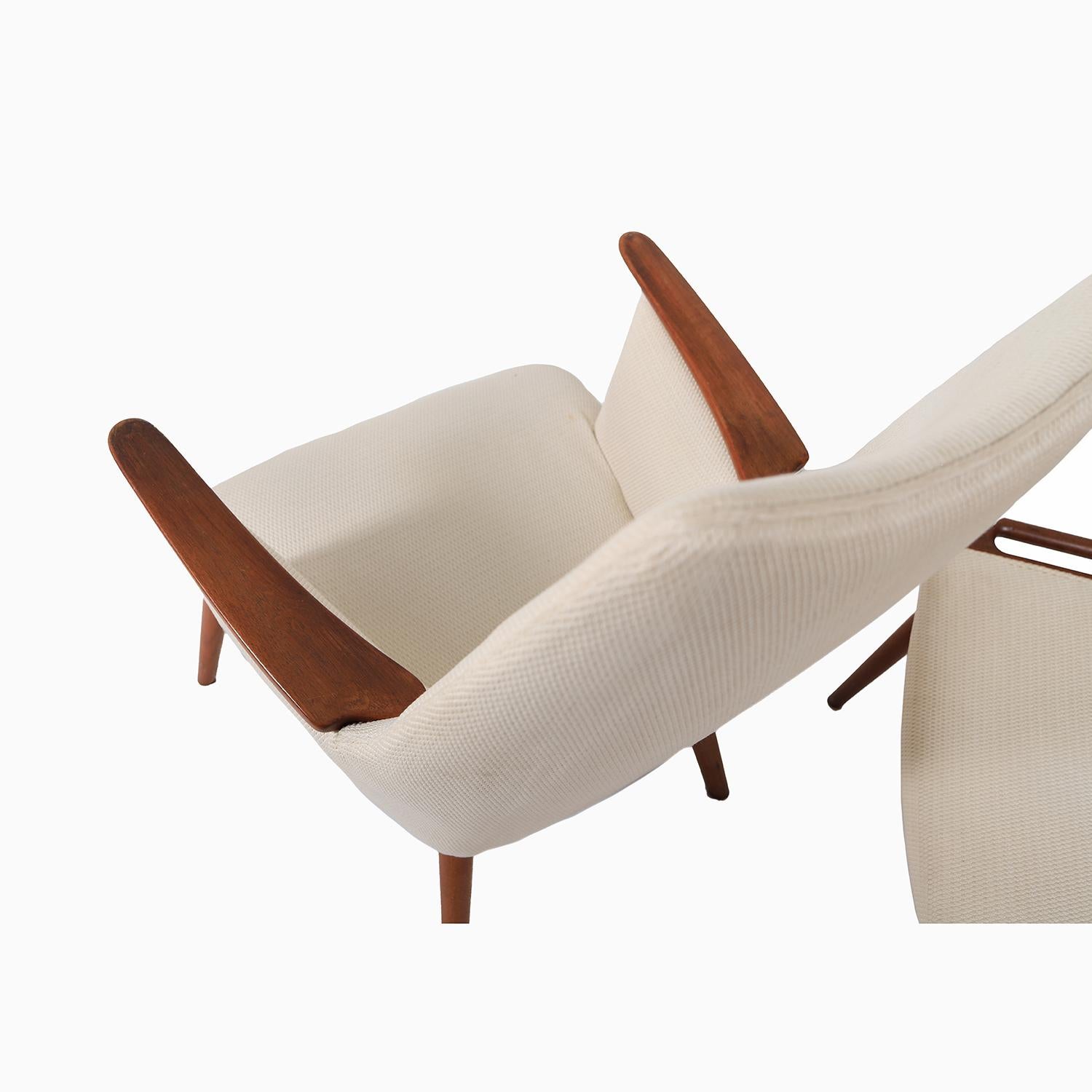 20th Century Danish Modern Hans Wegner AP 27 Lounge & AP 29 Footstool  For Sale
