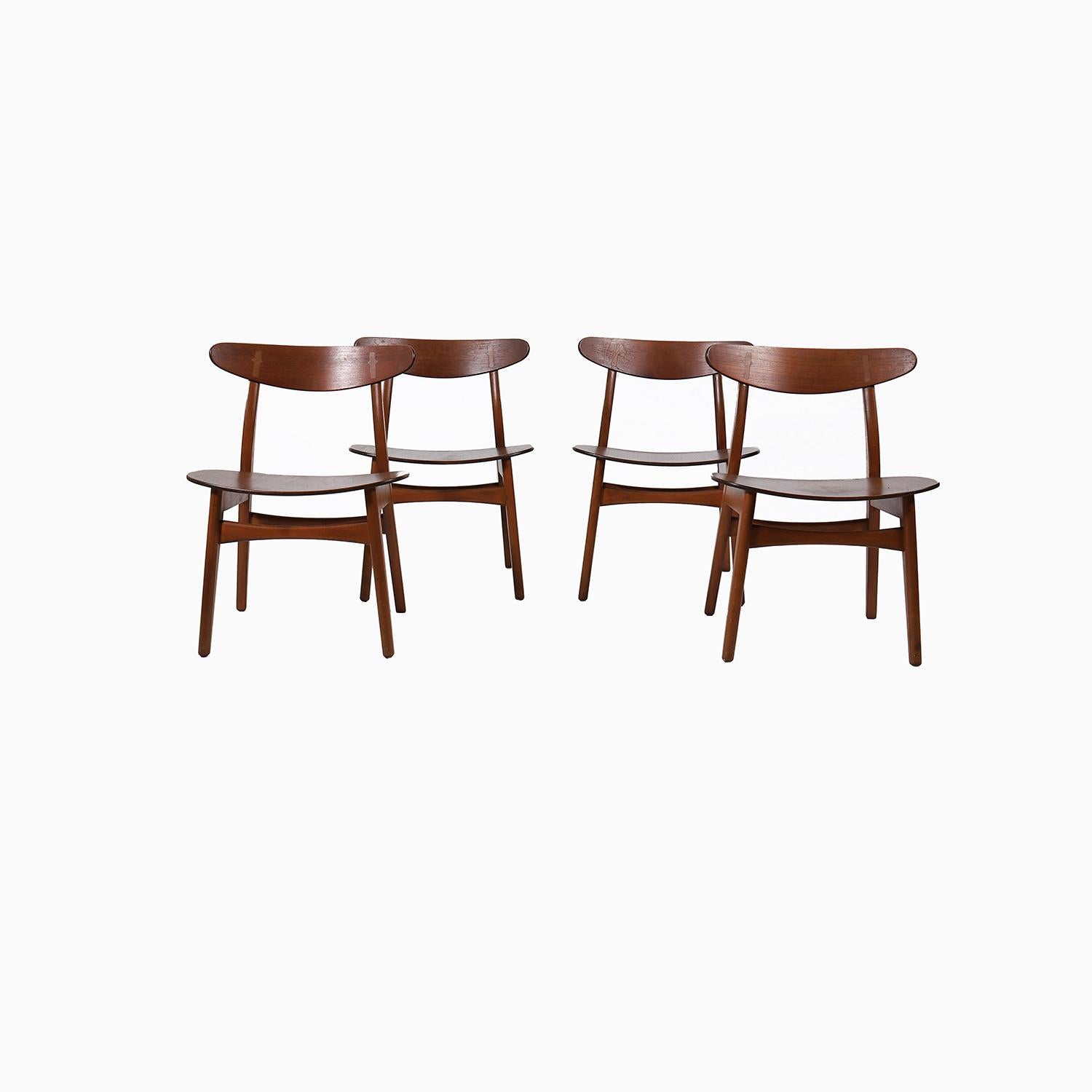 Danish Modern Hans Wegner CH 30 Dining Chairs Set of 4 In Good Condition For Sale In Minneapolis, MN