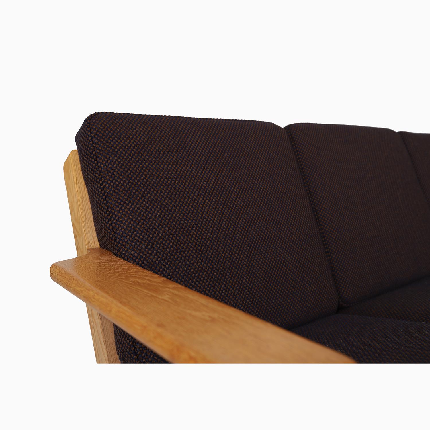 Danish Modern Hans Wegner Getama Sofa In Good Condition For Sale In Minneapolis, MN