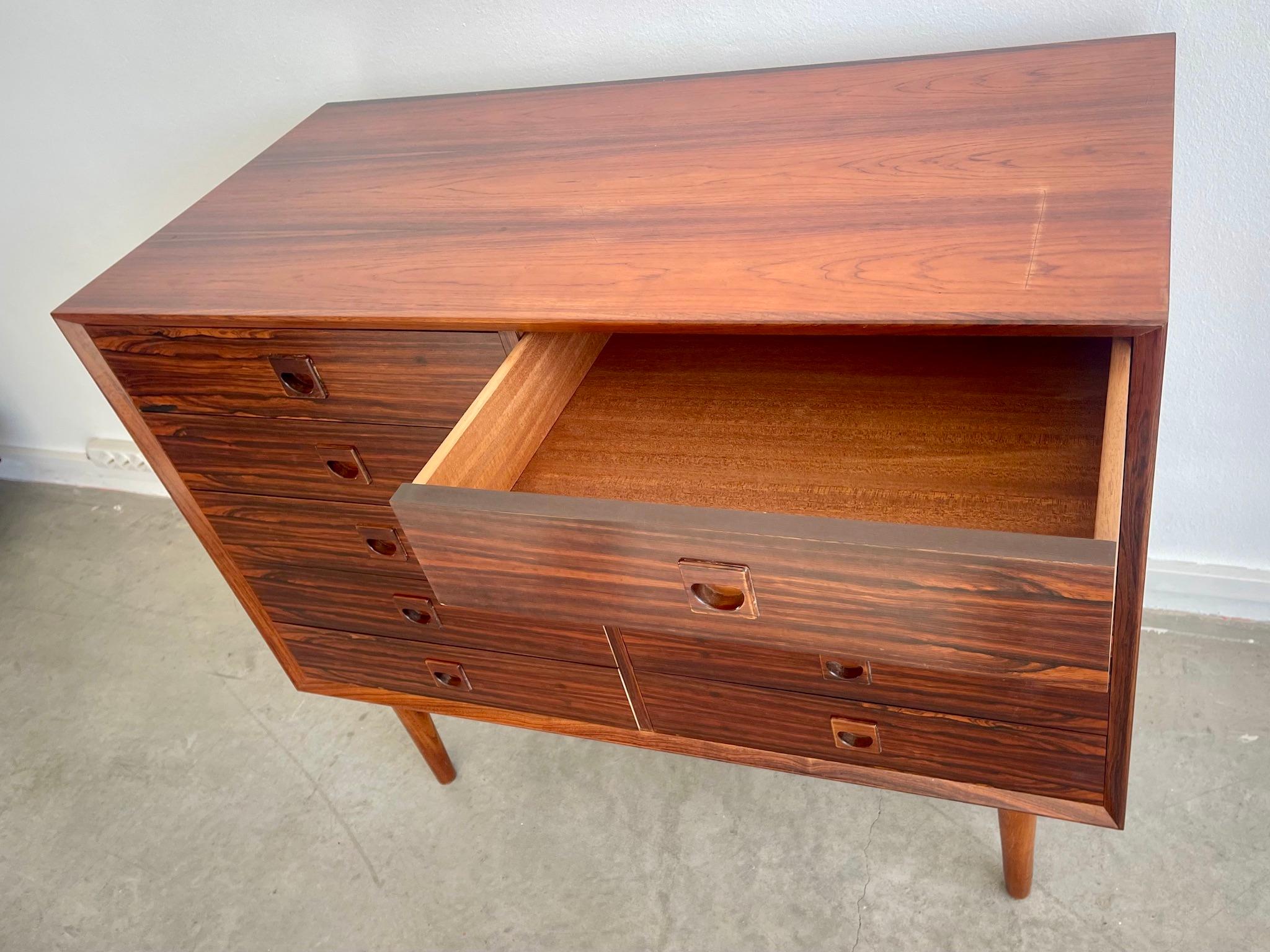 Commodo moderno danese in legno massiccio con dieci cassetti in vendita 4